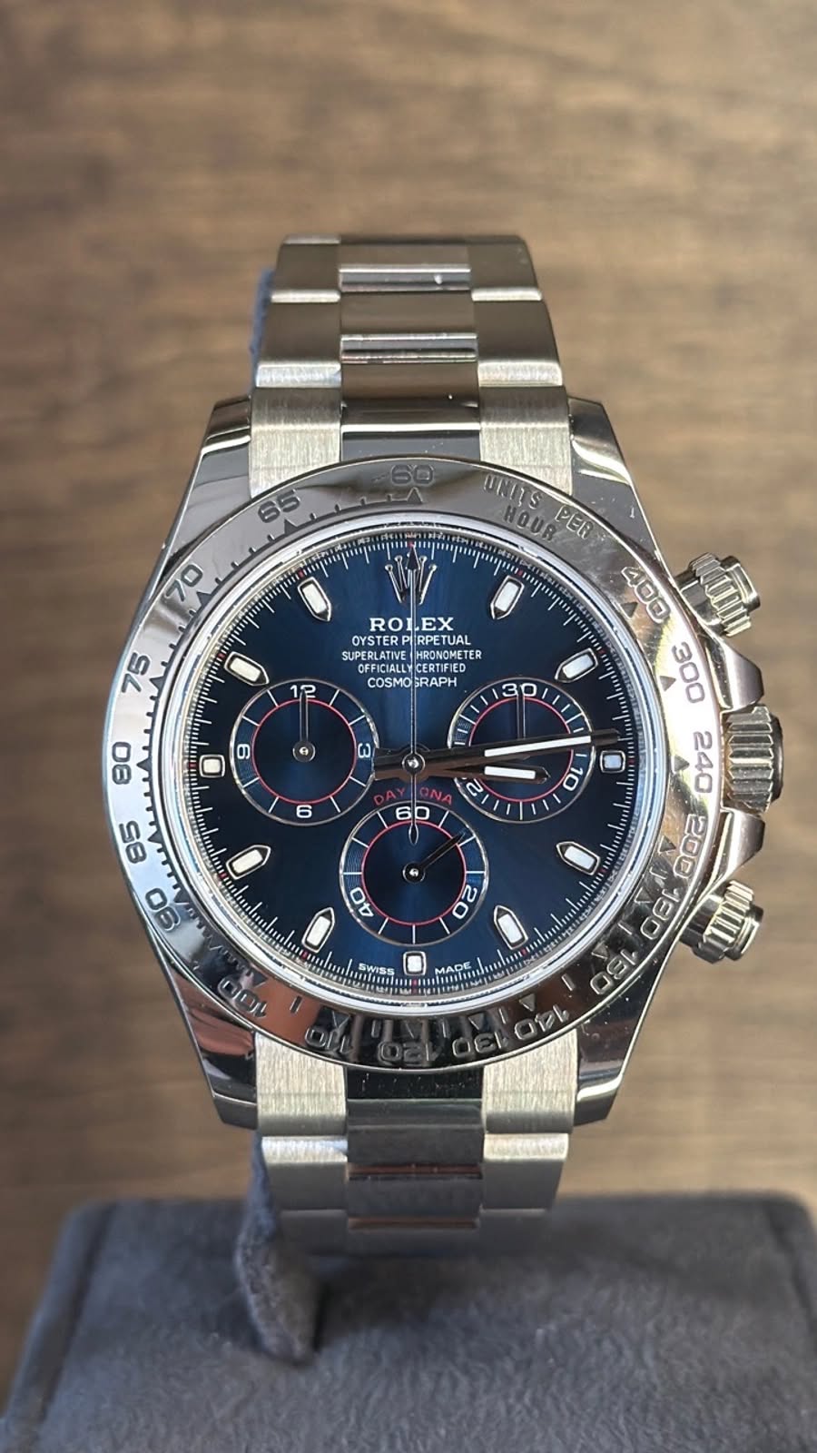 May be an image of wrist watch and text that says '65 70 អនុល 75 ROLEX RO EX OISTE DERLATINE TSTERPIRPETUA RPETUAL RONDMETE METER ETER STERPIRP OFFICIALL EETIFIED COSMORAPH…