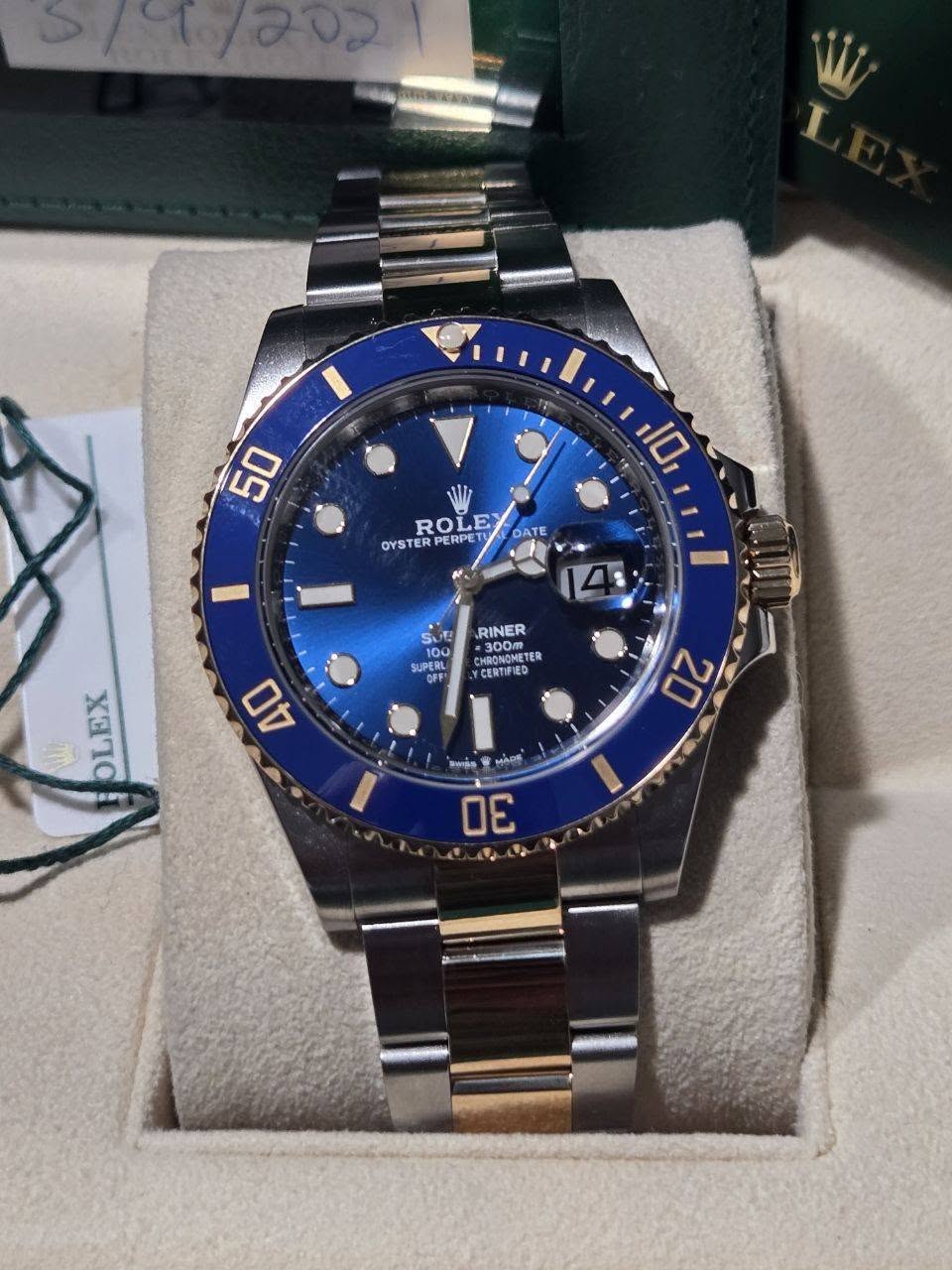 May be an image of wrist watch and text that says 'W 50 10 ROLEX ROLEDATE ET コン DATE OYSTER PERPE Sut 100 SUPERL 1 RINER 300m Om TER CHRONONE SDARANETE CERTIFIED 長 OLEX EX 40 20…
