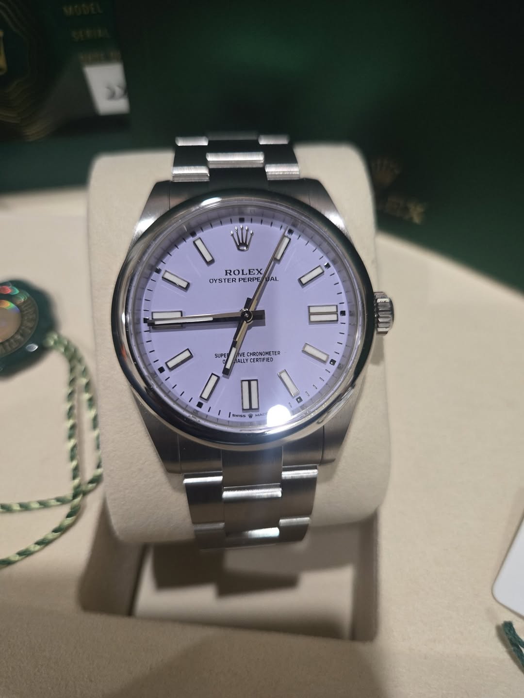 May be an image of wrist watch and text that says 'ミ I ROLEX UYSTER SROLEX STERPERPE PERPE AL ERPE CHRONCPETER ALLY YCERTFED t SUPE I II พ WWIES な MA 0'