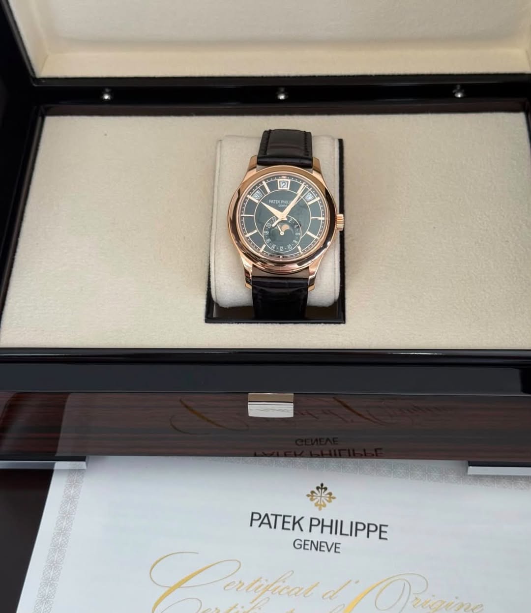May be an image of wrist watch and text that says 'ত ITDEREL ل 8 2 2.たン 。 2.1 PATEK PATEKPHILIPPE PHILIPPE GENEVE Partifual'