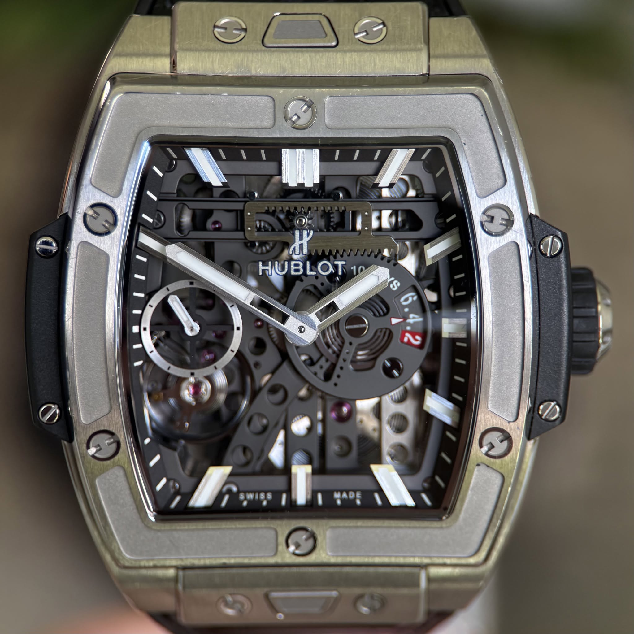 May be an image of wrist watch and text that says 'HUBLOT S S 9 2'