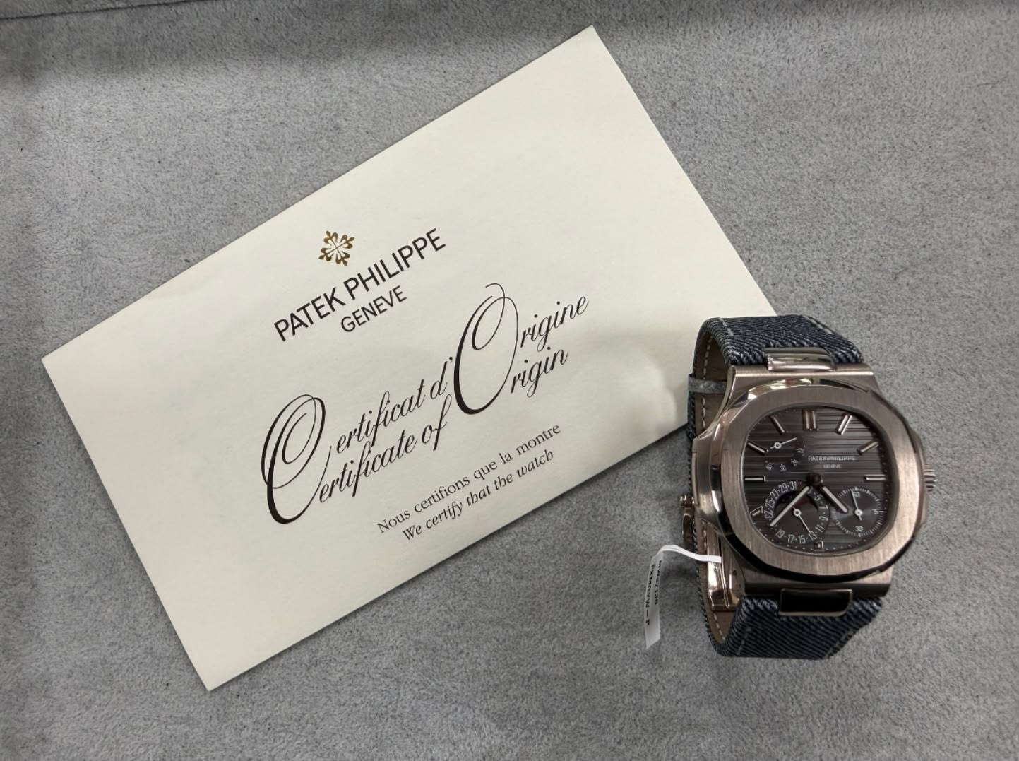 May be an image of wrist watch and text that says '楽 赤 PHILIPPE PATEK GENEVE PATEKPHILIPPE Certfinty Origine rigine Caifadtanyy Origin ertificateo ertificat la montre watch…