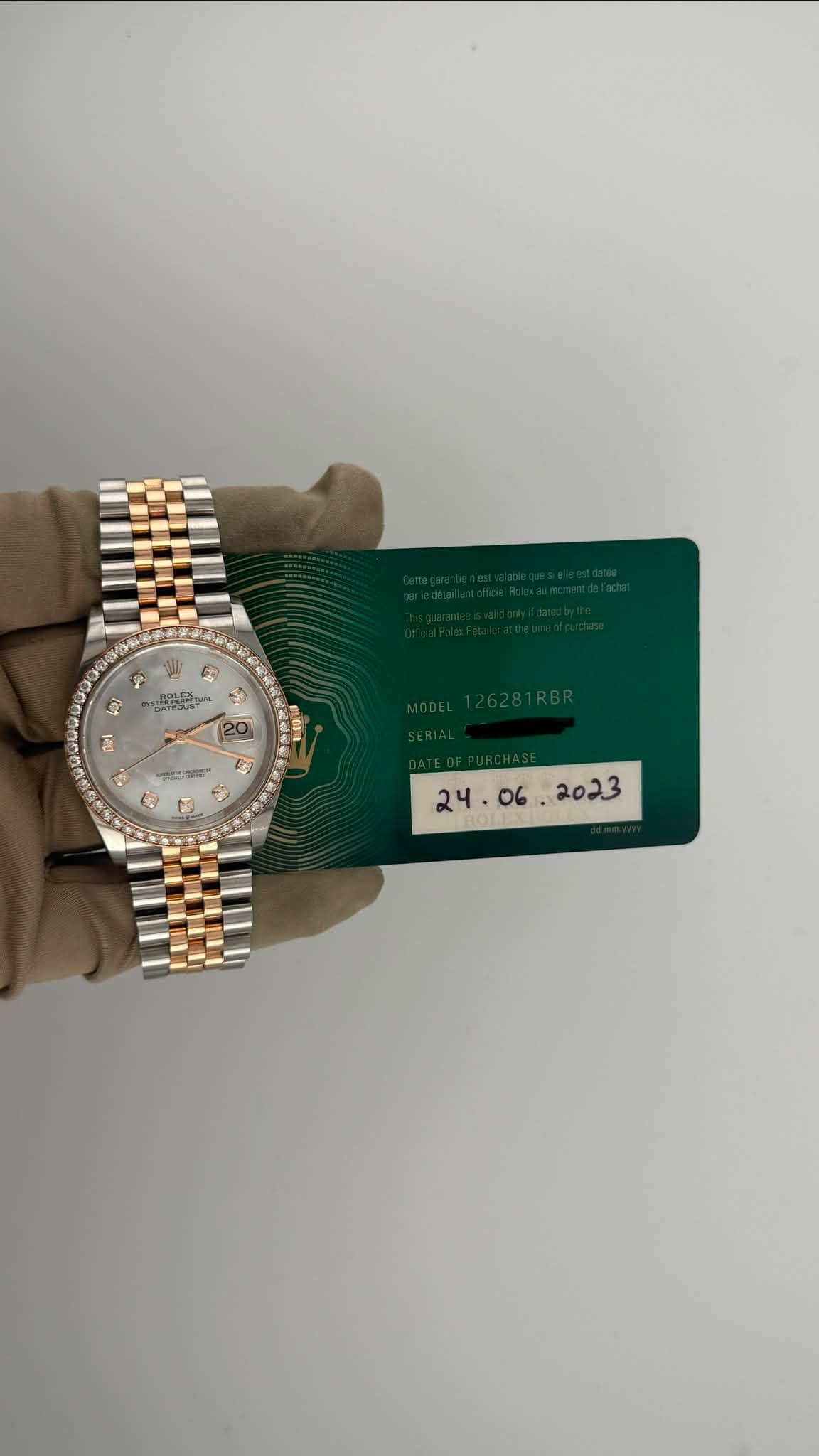 May be an image of wrist watch and text that says '2 E 3 ФATEИR 전있니 香 20 চ 2 다 '