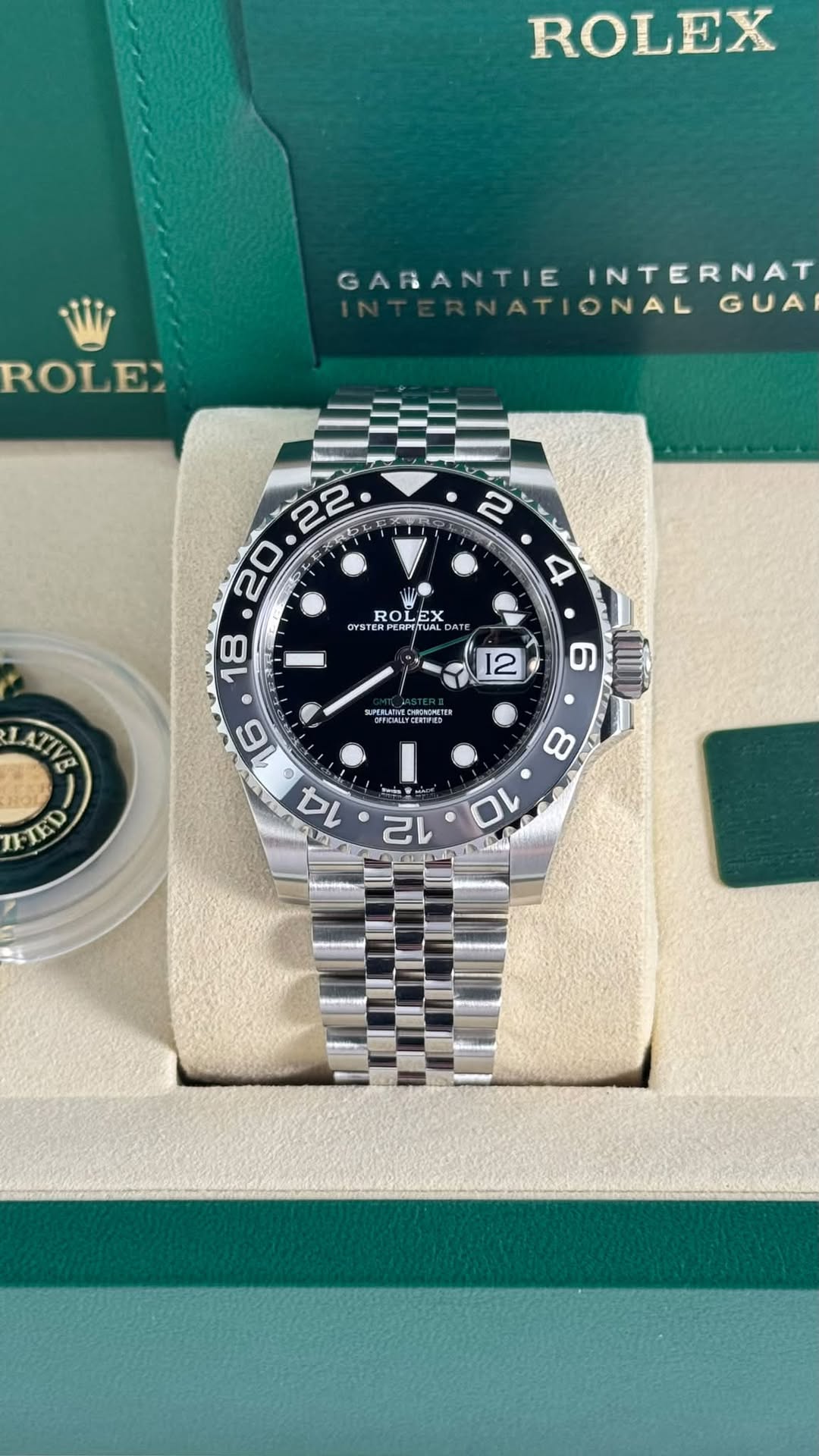 May be an image of wrist watch and text that says 'ROLEX EX ROLE GARANTIEINTERNAT INTERNAT GARANTIE NATIONAL GUA 2 22 KO 20 18 4 RO RC RP ROLEX EX ES YST CRPEM RPENUALO UALD…
