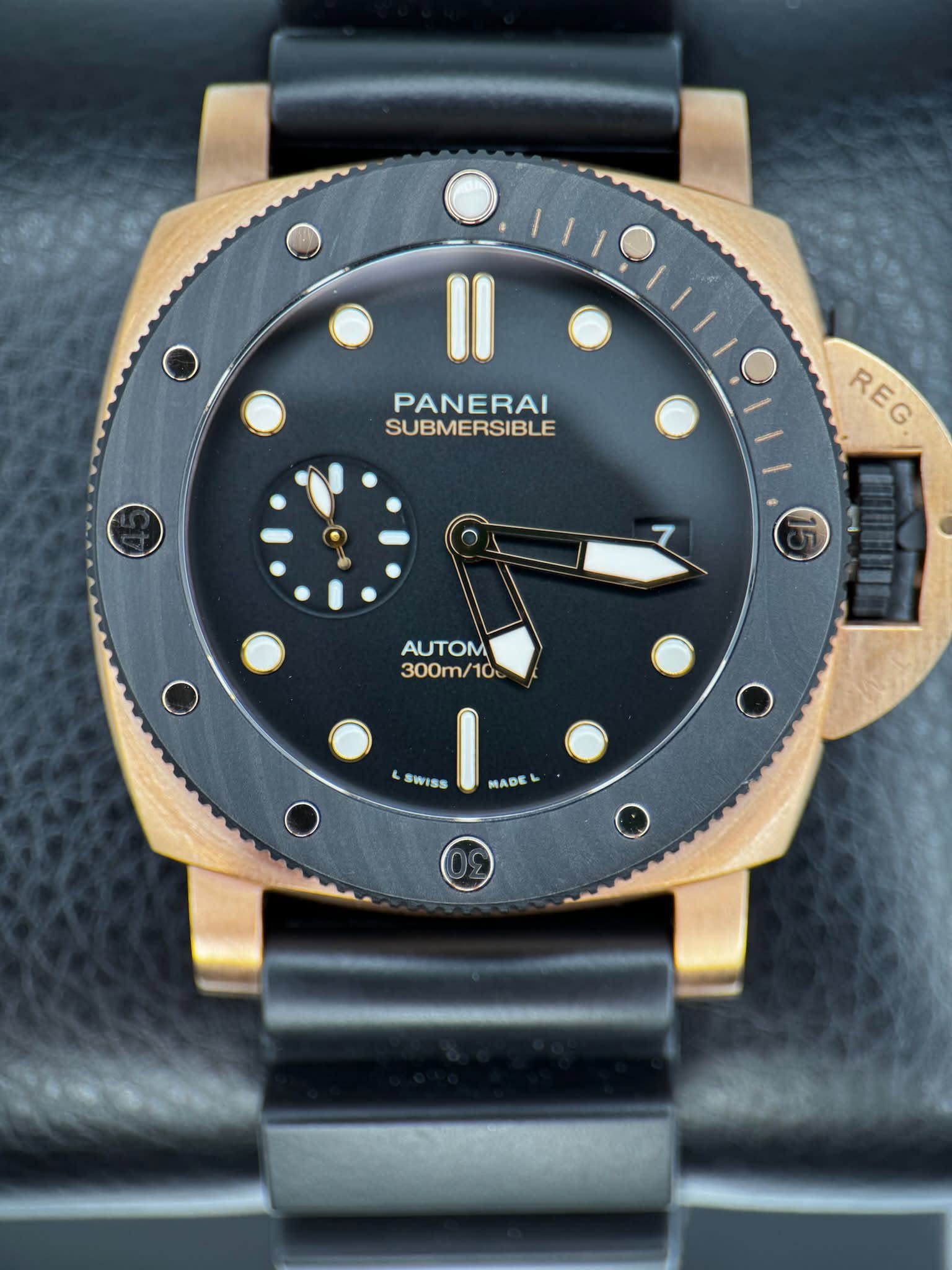 May be an image of wrist watch and text that says 'II PANERAI SUBMERSIBLE REG REG AUTOM 300m/1 10 SWISS -'