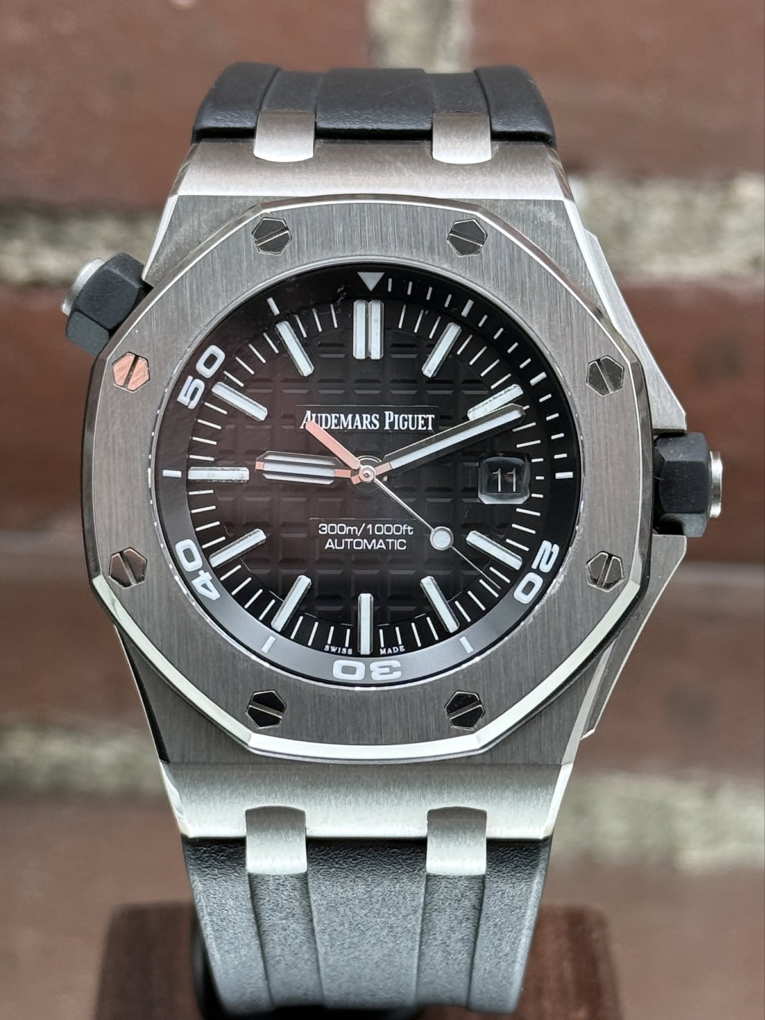May be an image of wrist watch and text that says 'AUDEMARS PIGUET 300m/1000ft OOOft 300m/1 AUTOMATIC 40 O 18 MADE MADE DE'