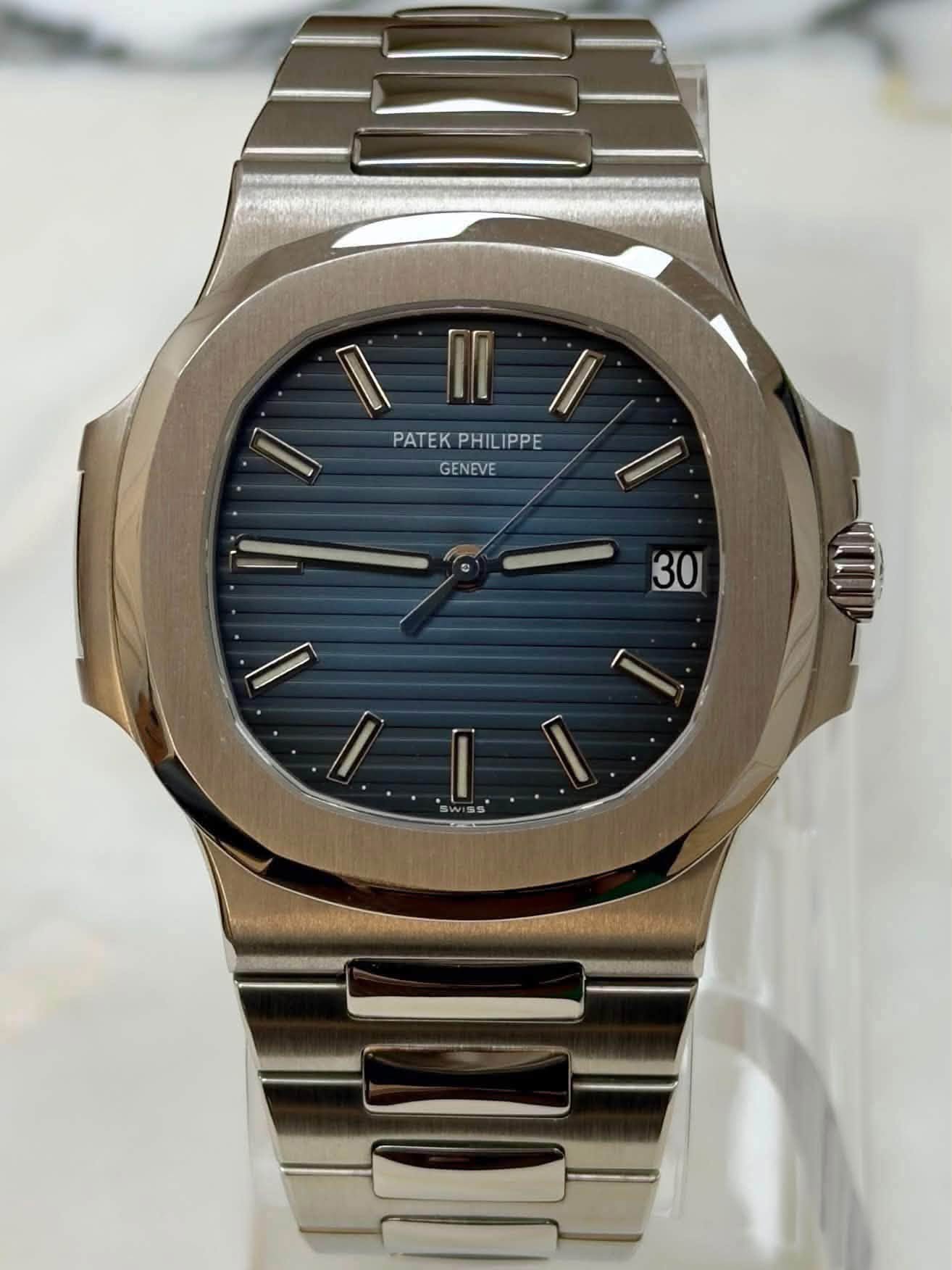 May be an image of wrist watch and text that says '١ // Ⅲ PATEK PHILIPPE PATEKPHILIPPE PHIL IPPE GENEVE 30 SWISS'