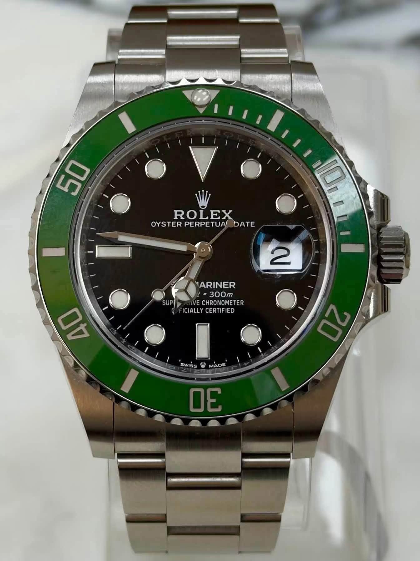 May be an image of wrist watch and text that says '50 ROLEX OYSTER OYSTERPERETUADATE OYS PERPE TUA DATE 101 10 2 ARINER 300m CHRONOMETE TER CIALLY CERTIF ED D 40 SWISS MADE 20 D0'