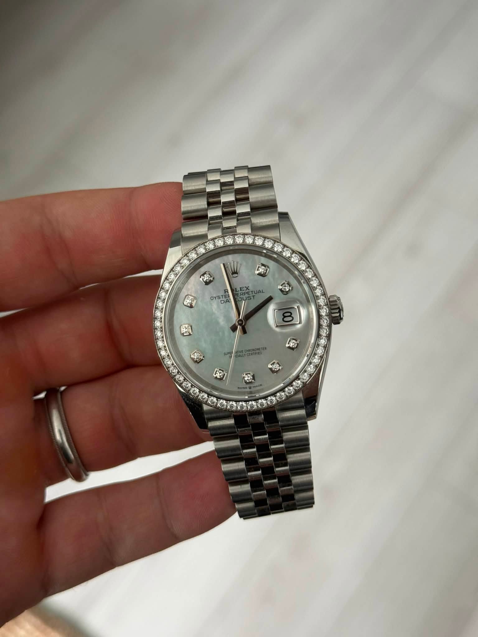 May be an image of wrist watch and text that says 'OYSTE DA 1 E'