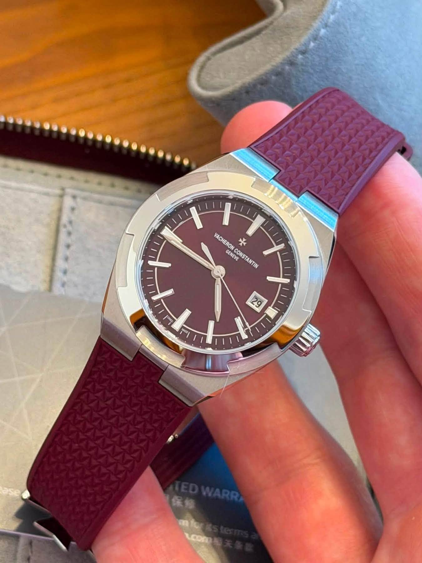 May be an image of wrist watch and text that says 'VACHERON ACHEBL a 平 ۳ GENEVE ONSTANTIN Quen END cove SAITIN 仁 29 11I แ้ด'