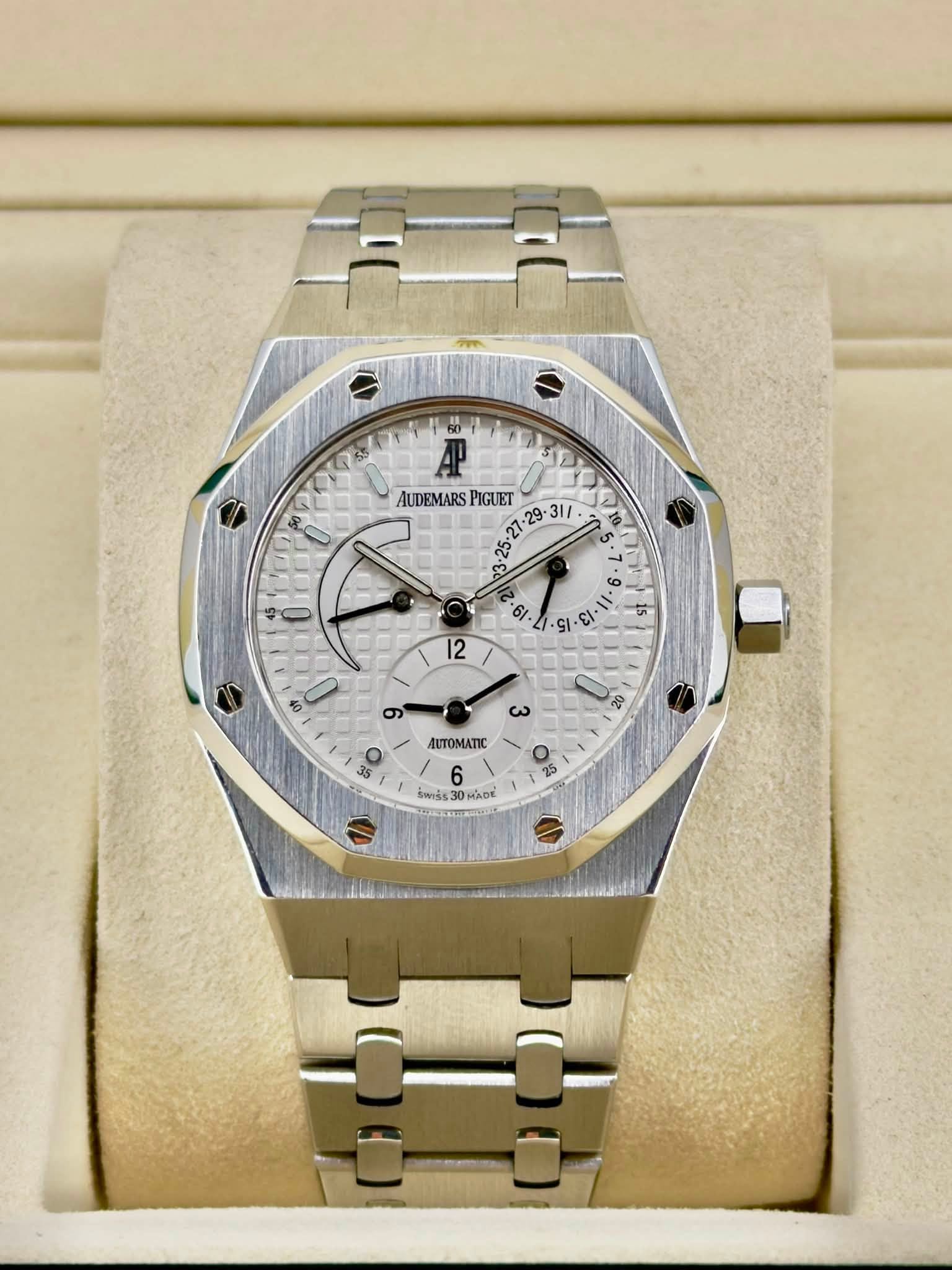 May be an image of wrist watch and text that says 'AUDEMARS AUDEMARSPIGUET PIGUET 29 31/ 4 어. 0 .6 هه = 1s -9 91 51 ن El ご 12 0 0 9 ಟ 00 AUTOMATIC 56 ျခ် 6 bwIss wISs30HADE…