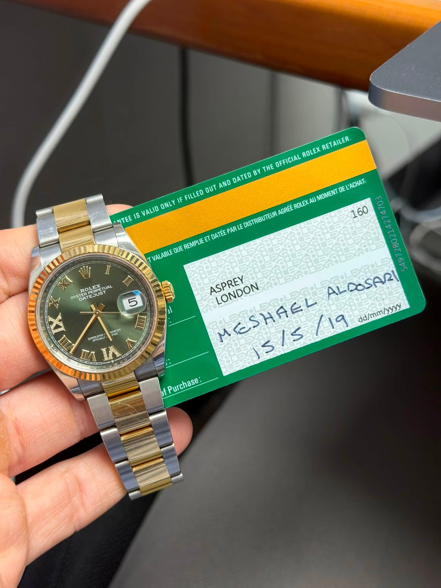 May be an image of wrist watch and text that says 'RETAILER FILLED OUT AND DATED BY THE OFFICIAL ROLEX ONLY Tee IS VALID MOMENT DE L'ACHAT DISTRIBUTEUR AGREE ROLEX 160 VALABLE…