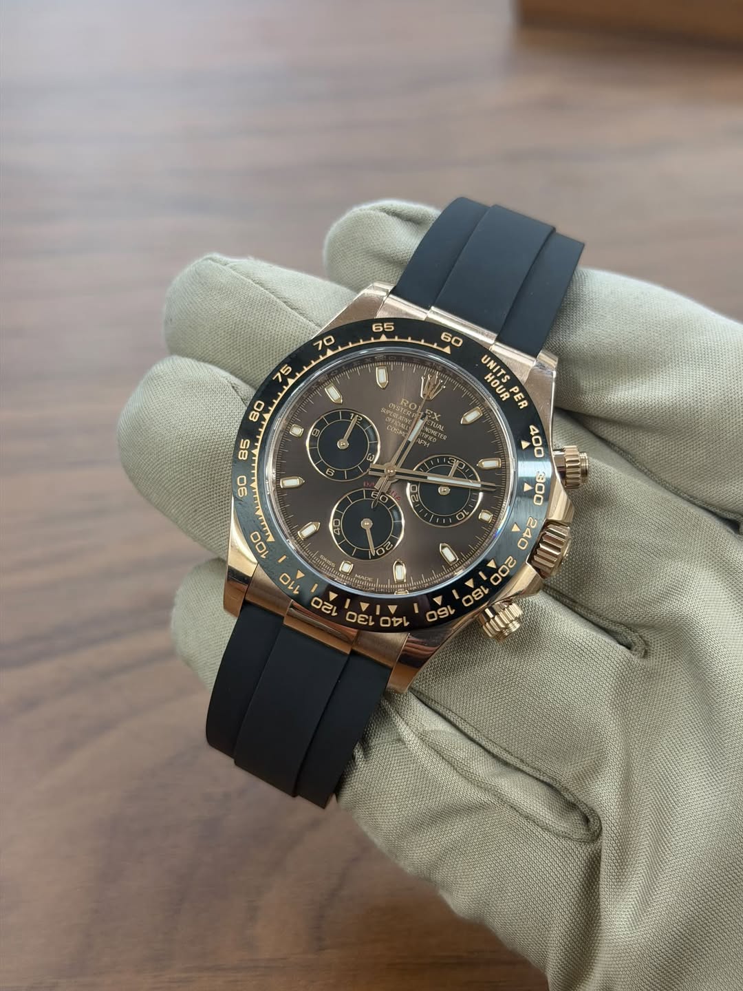 May be an image of wrist watch and text that says ' o MENE TOAL 60 UNITSPE PER UNITS 400 O 300 90 e 地 ญ A A 4 40 0 B 4 60 01'