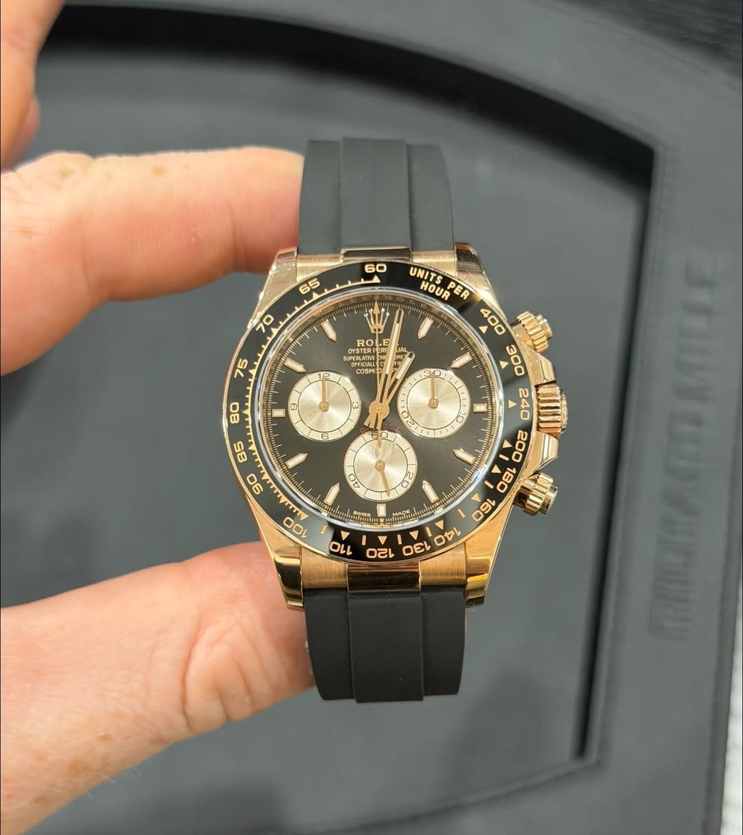 May be an image of wrist watch and text that says '60 65 70 preai 民讀 ROL ROL OYSTERH ESLAIA SPERCOL COSPR 75 남 d 80 85 90 UNITS NITNBER HOUR UNITSPE PER A münii 00 200 ! り M 40 100…