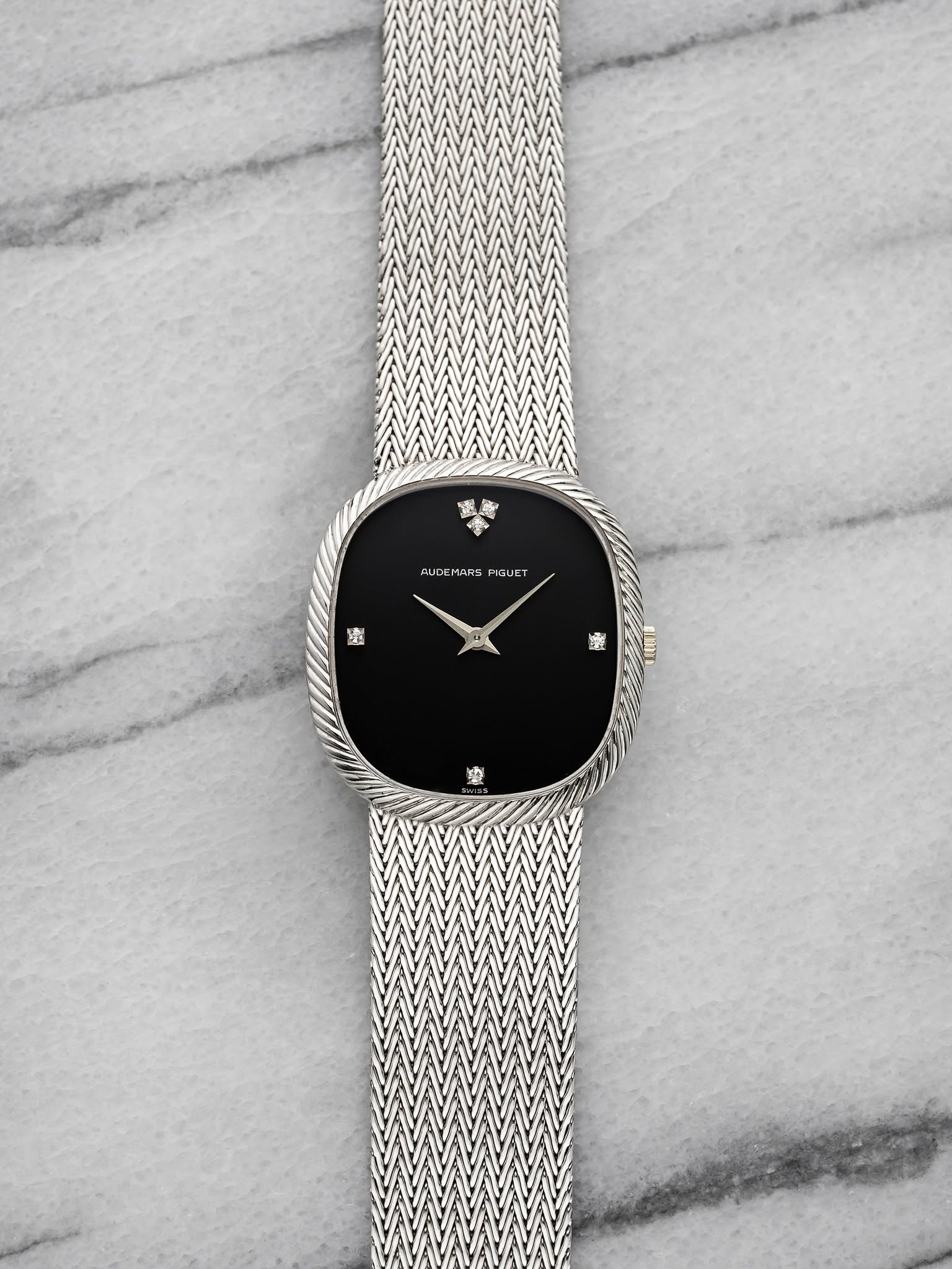 May be an image of wrist watch and text that says '審 养愛 ប AUOEMARS A0e MARS PIG PIGUE σT 園'