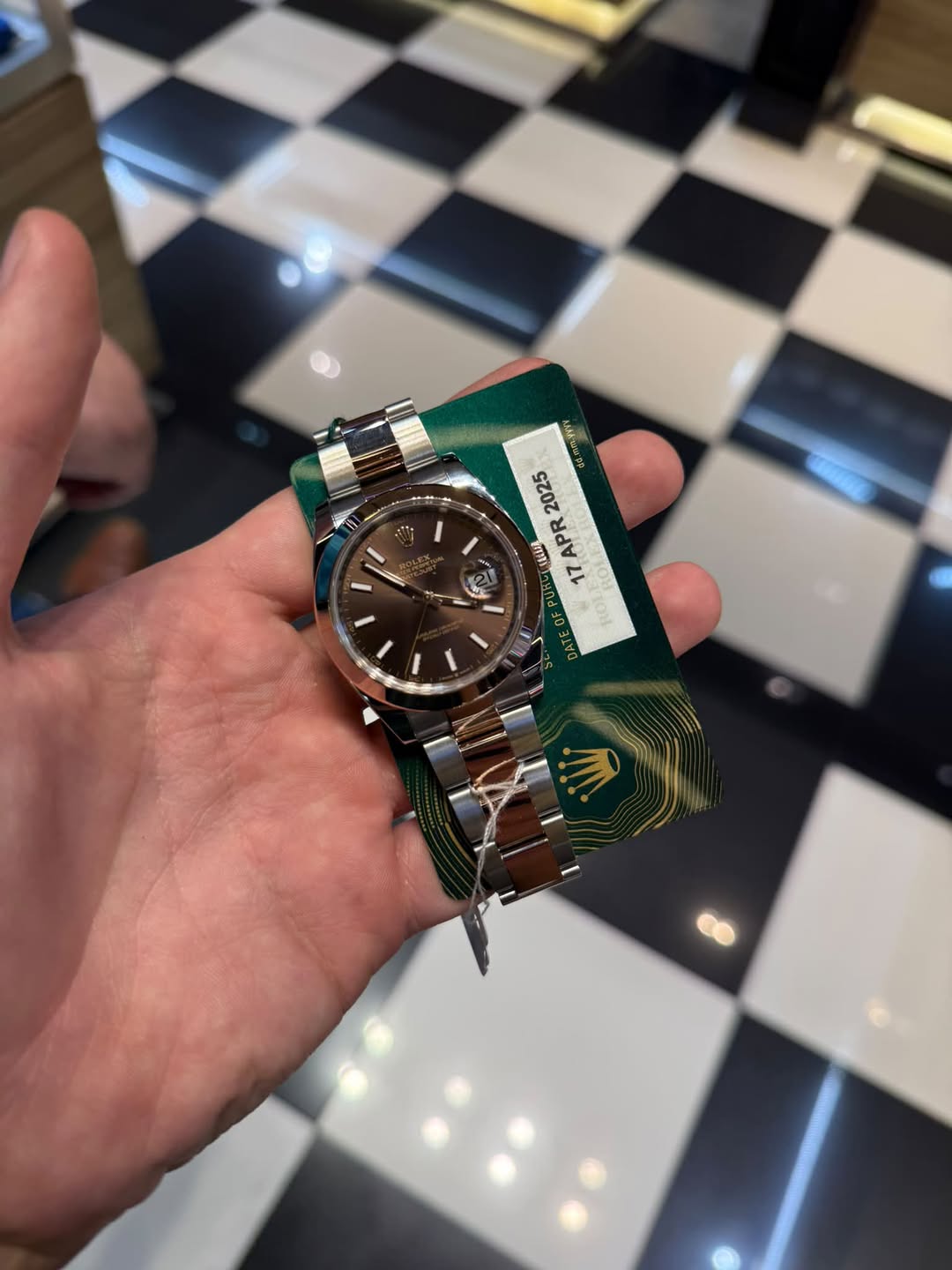 May be an image of wrist watch and text that says 'L YY 2025 HALAAL APR 17 17APR2025 17 品 ROI RO'
