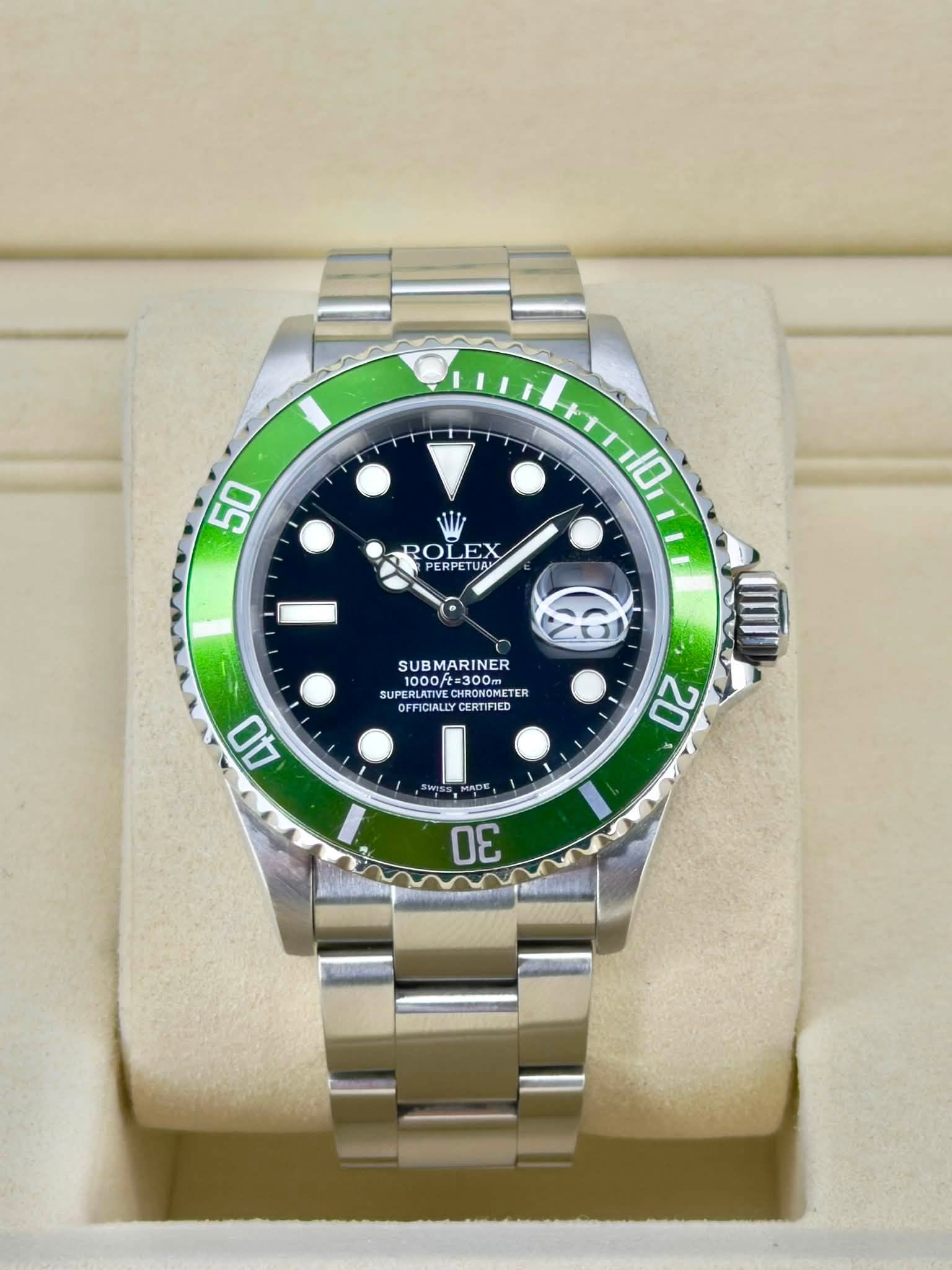 May be an image of wrist watch and text that says '50 10 ROLEX RO EX PERPETUR LI SUB SUBMARINER MAR INER SUPL SUPERLATIVE PERLATIVEG OOЛ=3 ft=30 SUPER PEATIVE BLATIVE.CHROMON…