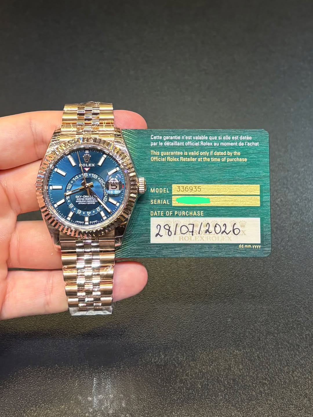 May be an image of wrist watch and text that says 'POL OLEX LEX Cette garantie Test valable que elle est datee park detaillant officiel Rolex oment Fachat This guarantee valid…