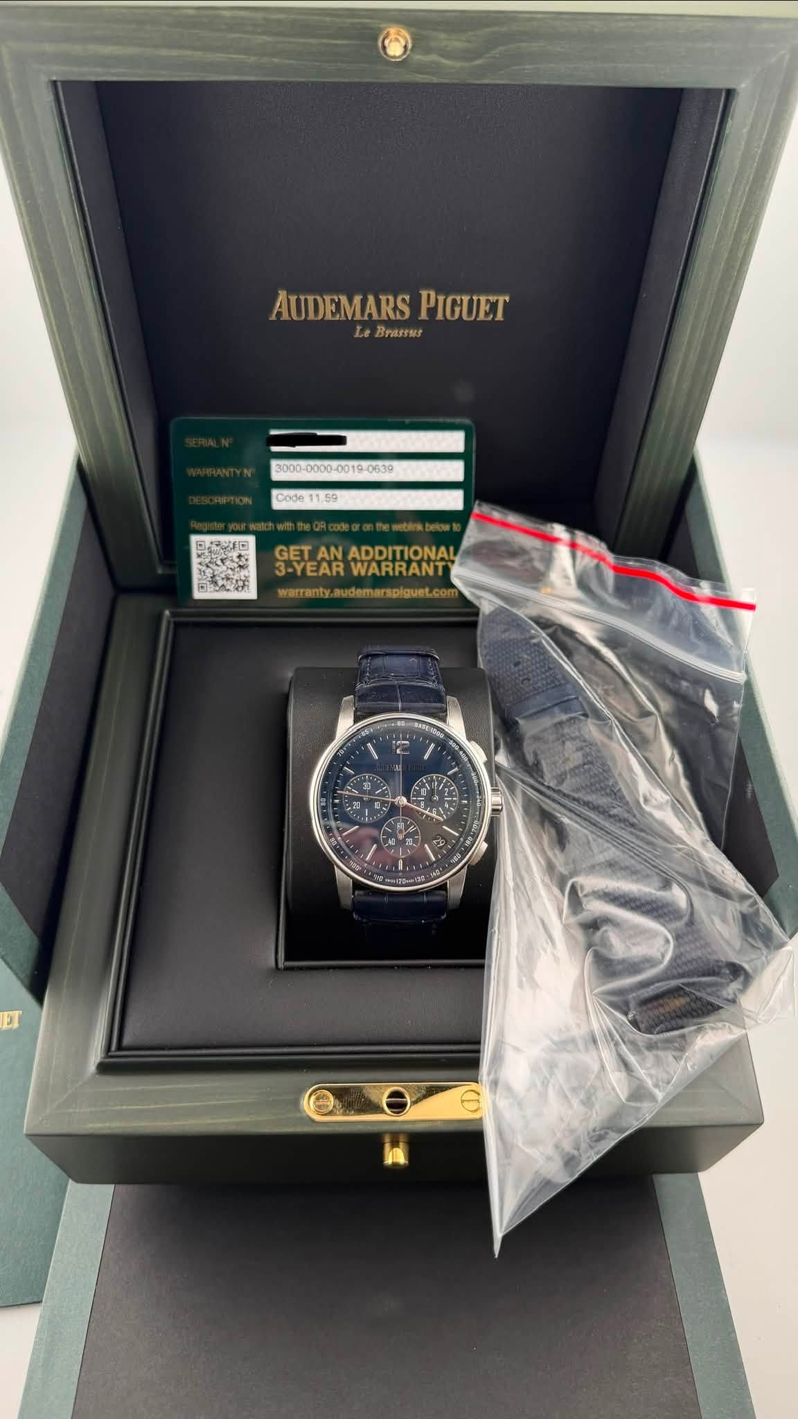 May be an image of wrist watch and text that says 'AUDEMARS AUDEMARSPIGUET PIGUET BиaлиT Code11.59 中天 GETA ETANADDITIONAL/ 3-YEAR 3-YEARWARRANT WARRANT wamanty.audemarsplgvet.co…