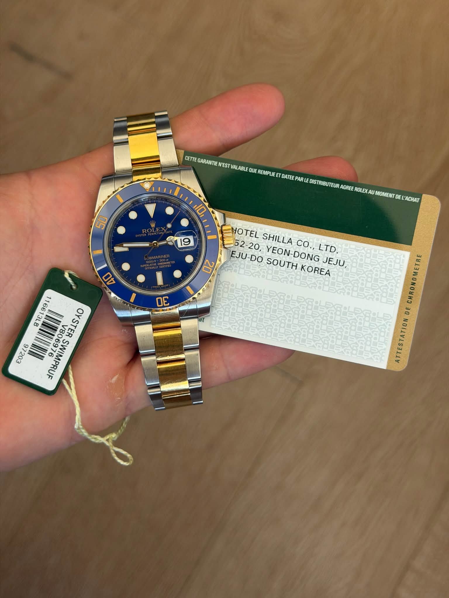 May be an image of wrist watch and text that says 'CETTE GARANTIE NESTVALAB ESTV QUE REMPLIEET DATEE PARU DISTRIBUTEUR AGREE ROLEX AU MOMENT DEL ACHAT 50 10, 19 40 HOTEL SHILLA cO.…