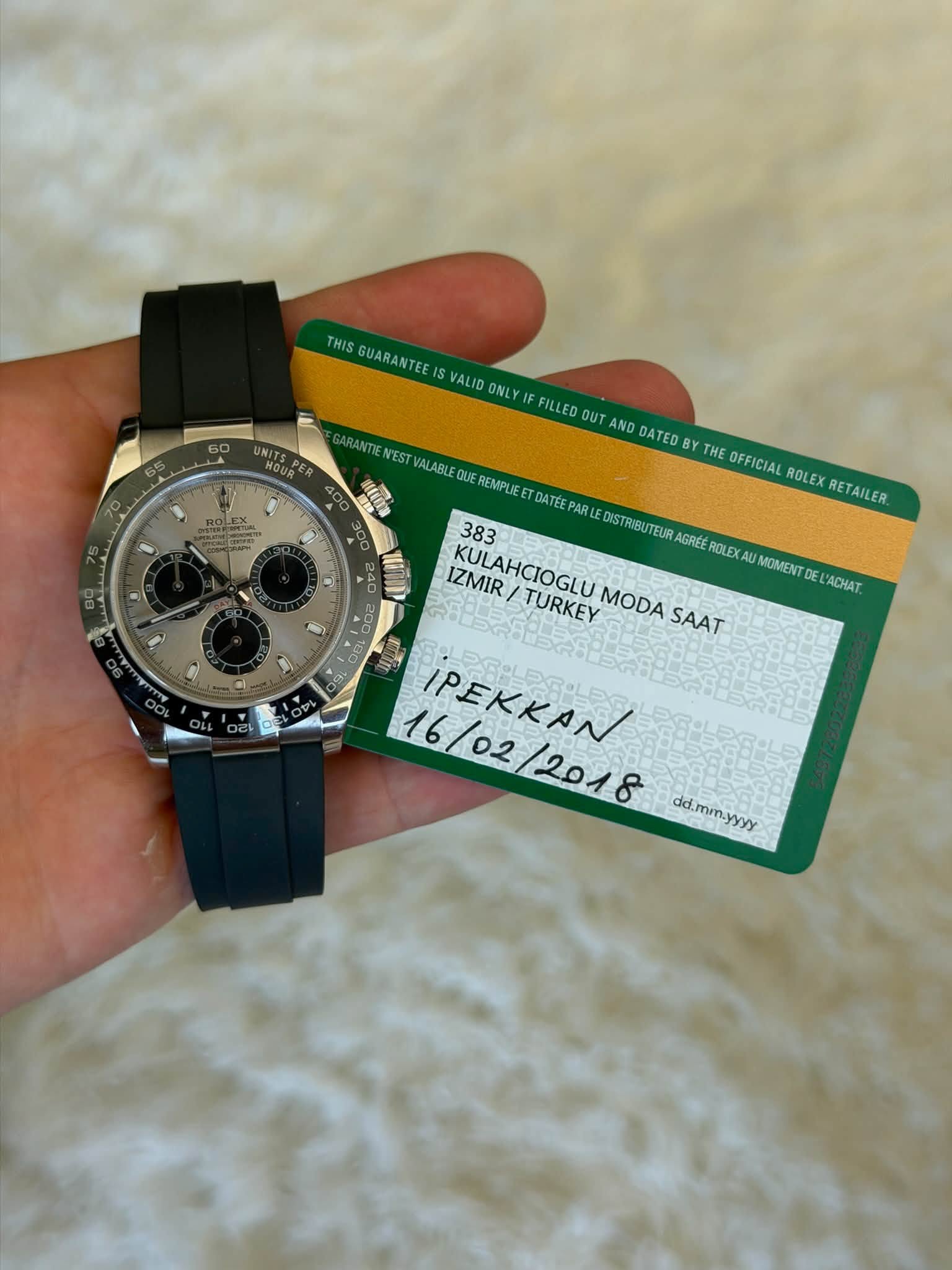 May be an image of wrist watch and text that says 'NITSPER THIS GUARANTEE VALID ONLY ۲۱ IF FILLED OUT AND DATED B THE OFFICIAL ROLEXRETAILER ROLEX RETAILER 0 0 RANTIE NEST VALABLE…