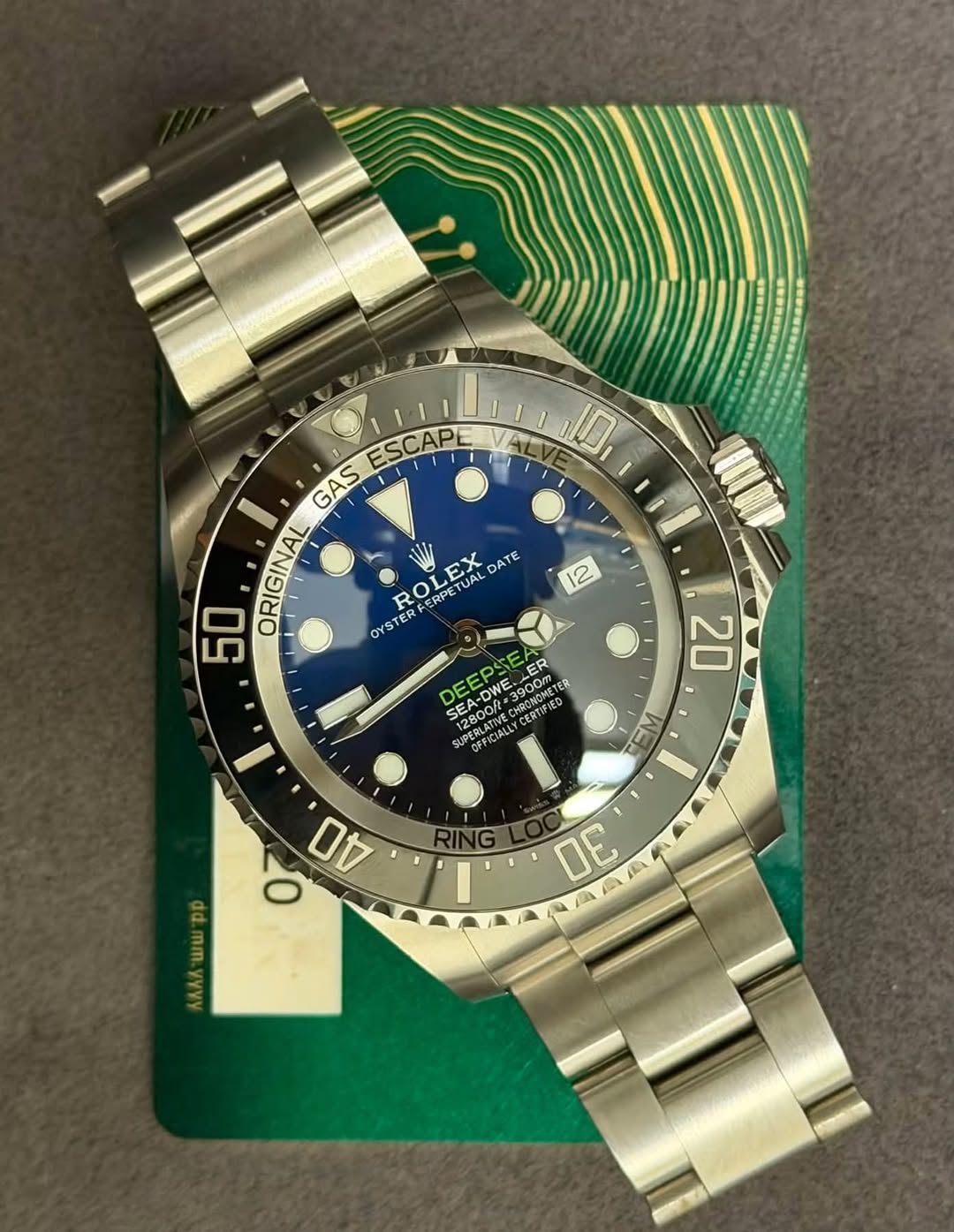 May be an image of wrist watch and text that says 'ם1 ESCAPE GAS L ORIGINAL EX DATE OL E TUAL TUAL ERPE OYS TER ER 12 DEEF OWE.. ER 900m យន SEA- SEA 3900m รนกนลร 12800/ CHRONOME…