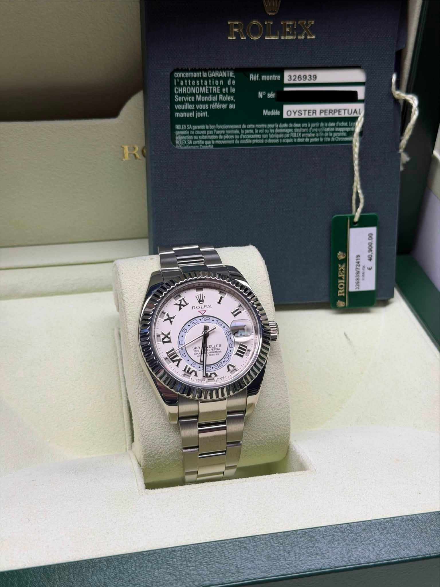 May be an image of wrist watch and text that says 'Rết. montre 326939 CHRONOMETREete veuilezvous manuel Modele OYSTERPERPETUAL OYSTER PERPETUAL ".ូ""ស R " 時〜 e XI 2 د ROLEX OLE…