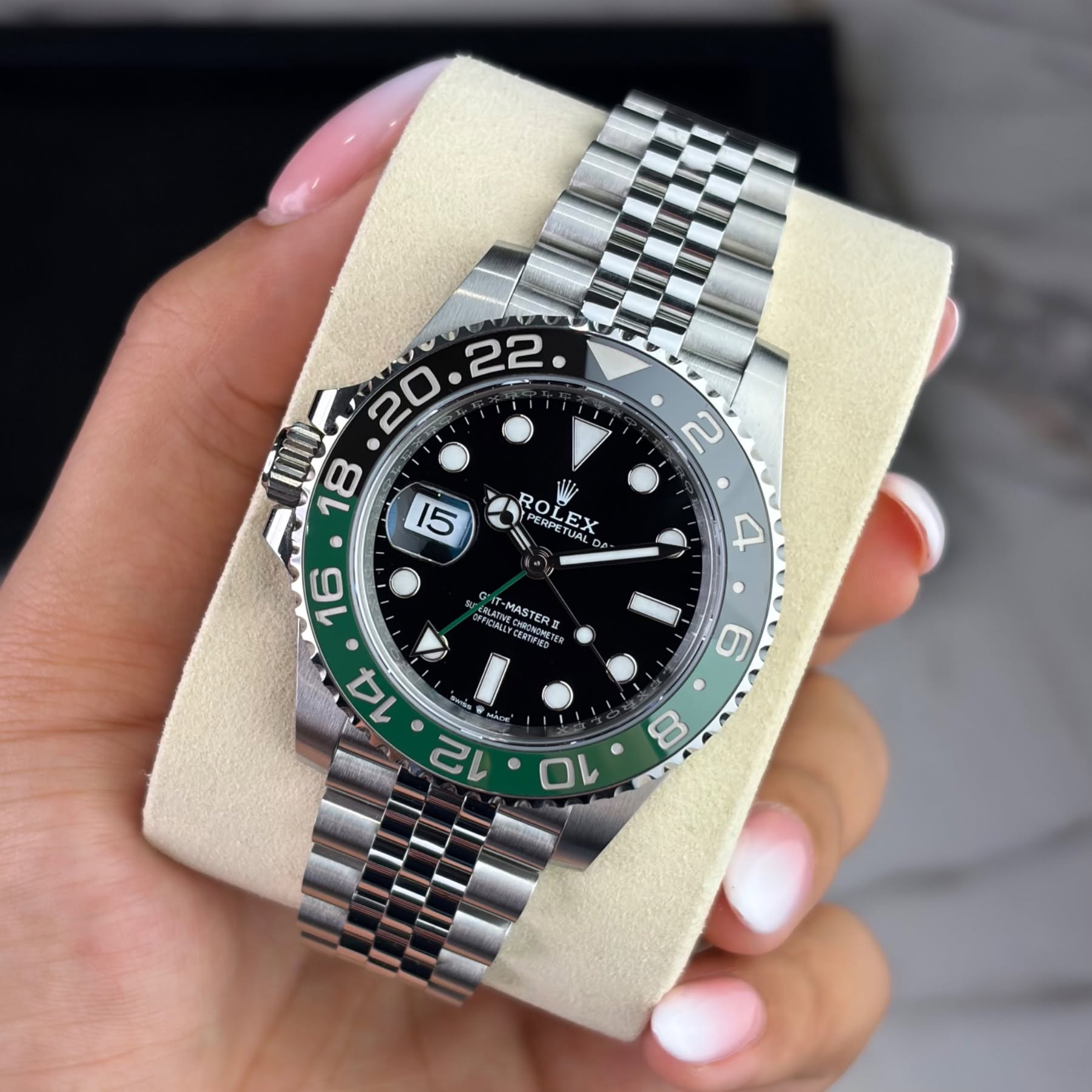 May be an image of wrist watch and text that says ' • 4 ROL PERPET ROLEX EX UALD . 16 CA NTECNSINE O -MASTERE CHONN • '