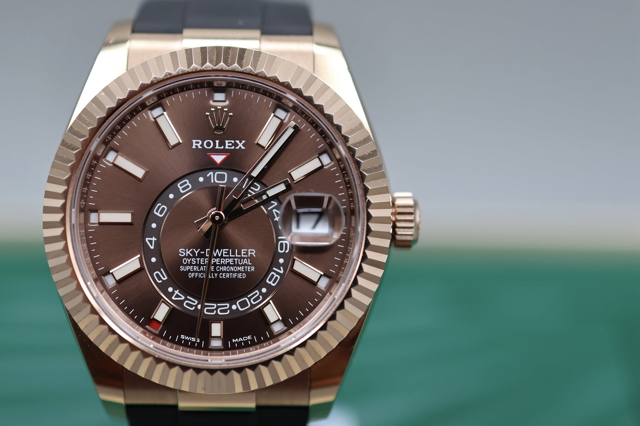 May be an image of wrist watch and text that says 'ROLEX 10 8 0 ٧ 14 6 SKY-[ WELLER SKY-[WELLER ER OYSTEF OYSTER SURERLAT PERPETUAL CRETTAL ๗ SUPERLAT CHRONOMET ECHRONOHETE…
