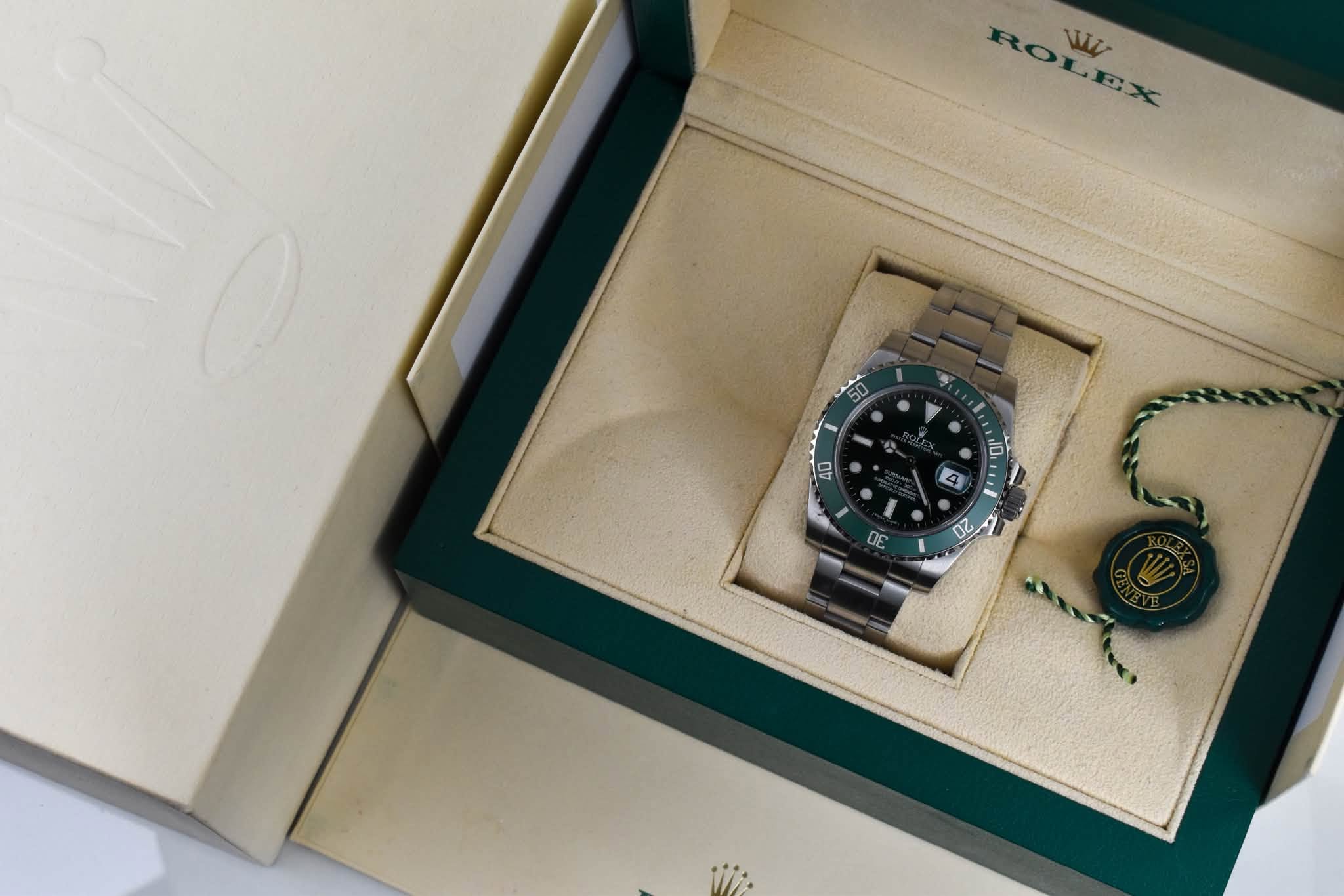 May be an image of wrist watch and text that says 'ROLEX ROUEX wiz 00 DE'