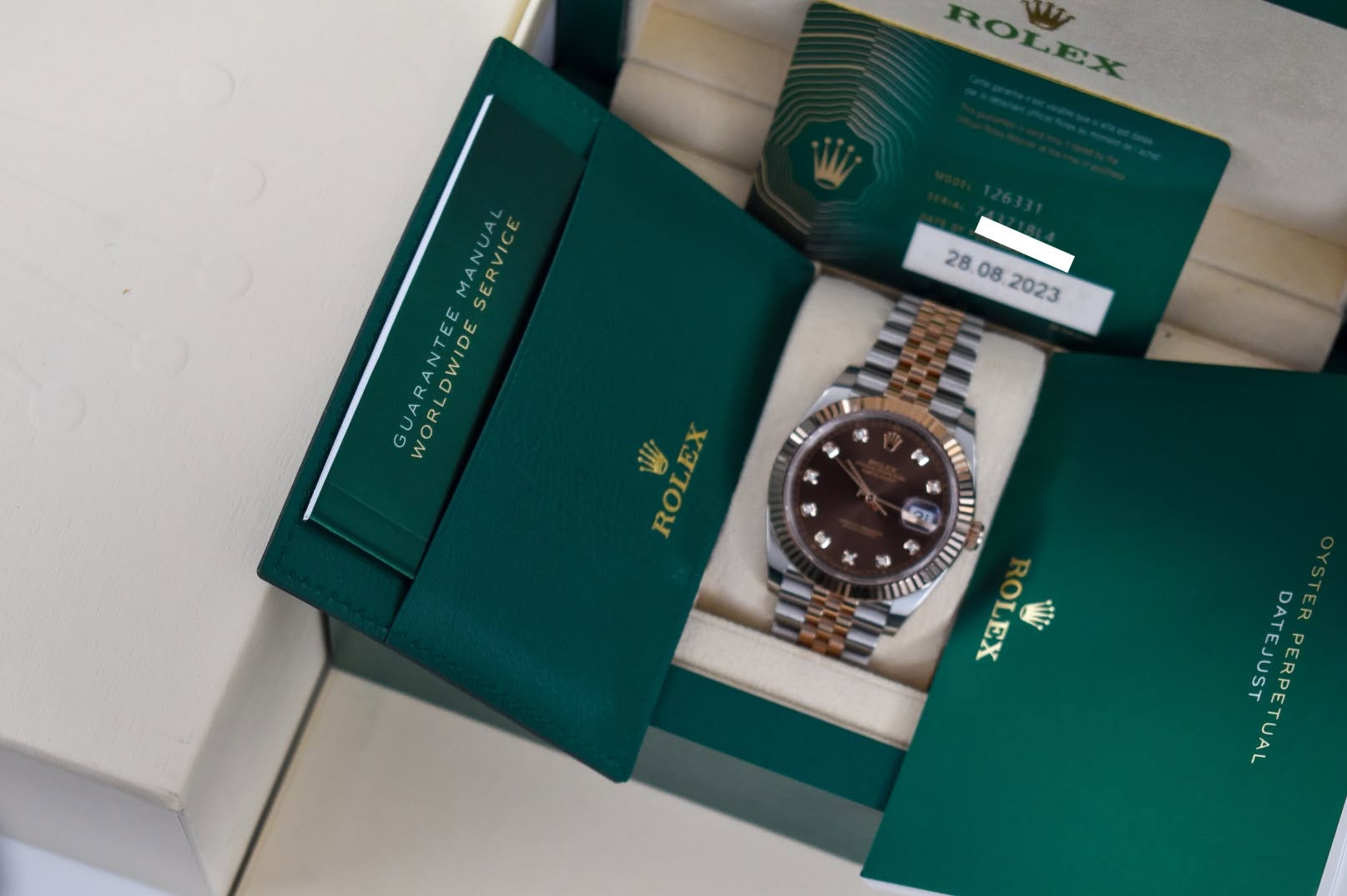 May be an image of wrist watch and text that says 'ROLEX IL MANUA SERVICE GUARANTEE DE E WORLD w WORLDWIDE W ROLE ROL រើ II III XTO X3 !! DATEJUST ER E JUST TUAL PERPETUAL'