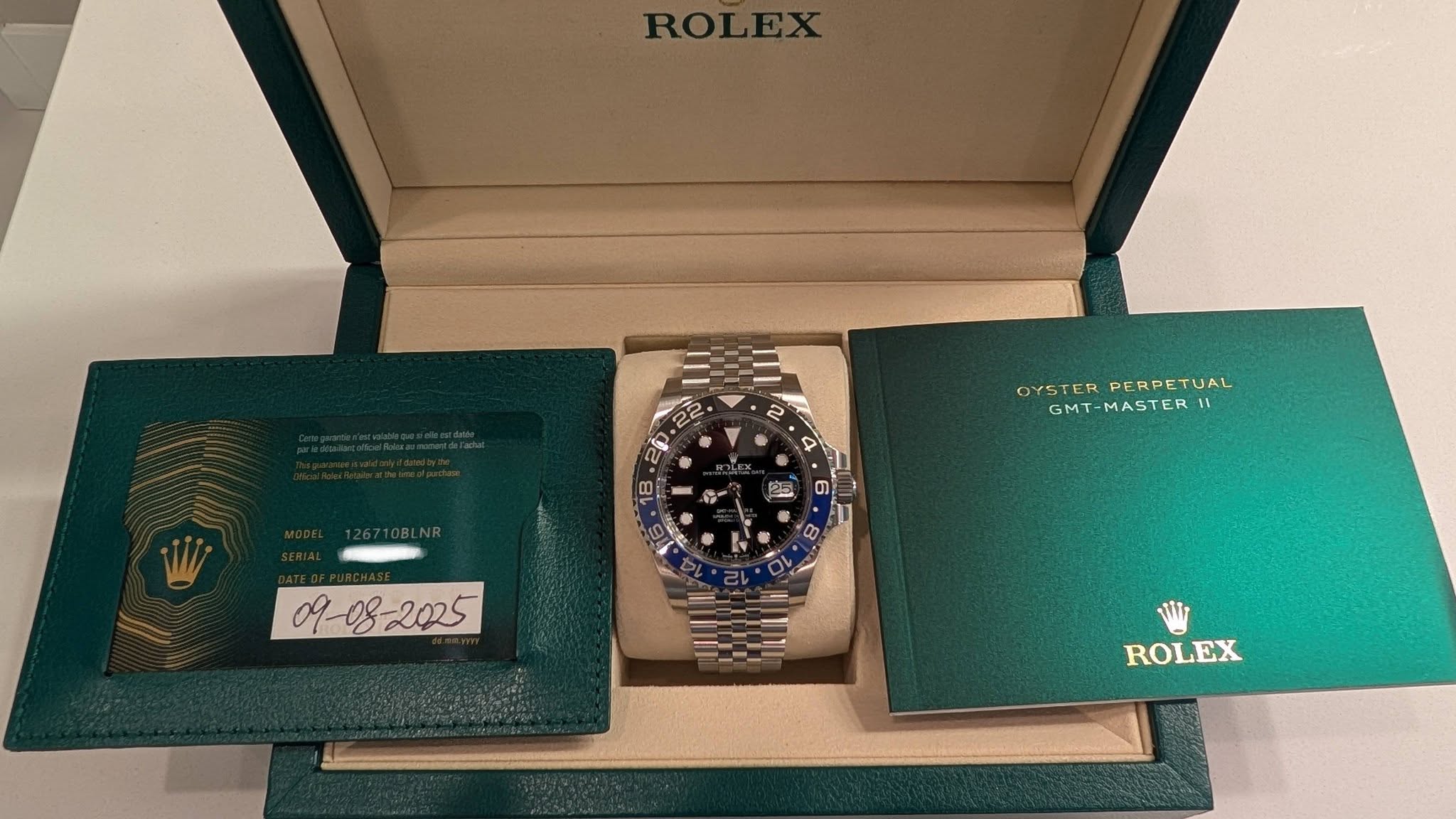 May be an image of wrist watch and text that says 'ROLEX C OYSTER OYSTERPERPETUAL TER PERPETUAL OYS GMT-MASTER II បងង្ថង ROLEX'