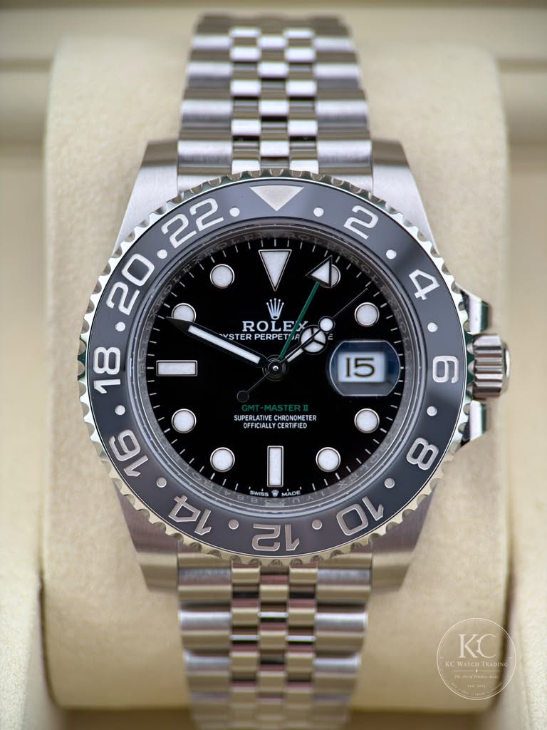 May be an image of wrist watch and text that says ' ROLE VSTER STERPERPET ER S OA اا 4 15 6 SUPERLATIVE SUPERLTECEPEER TIVEC CHRONOMETER TER OFFICIALLY OFFICIALLYCERTIFIED…