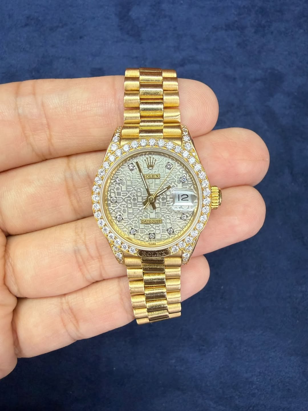 May be an image of wrist watch and text that says 'WE ROLEX 12 DATEBUSE'
