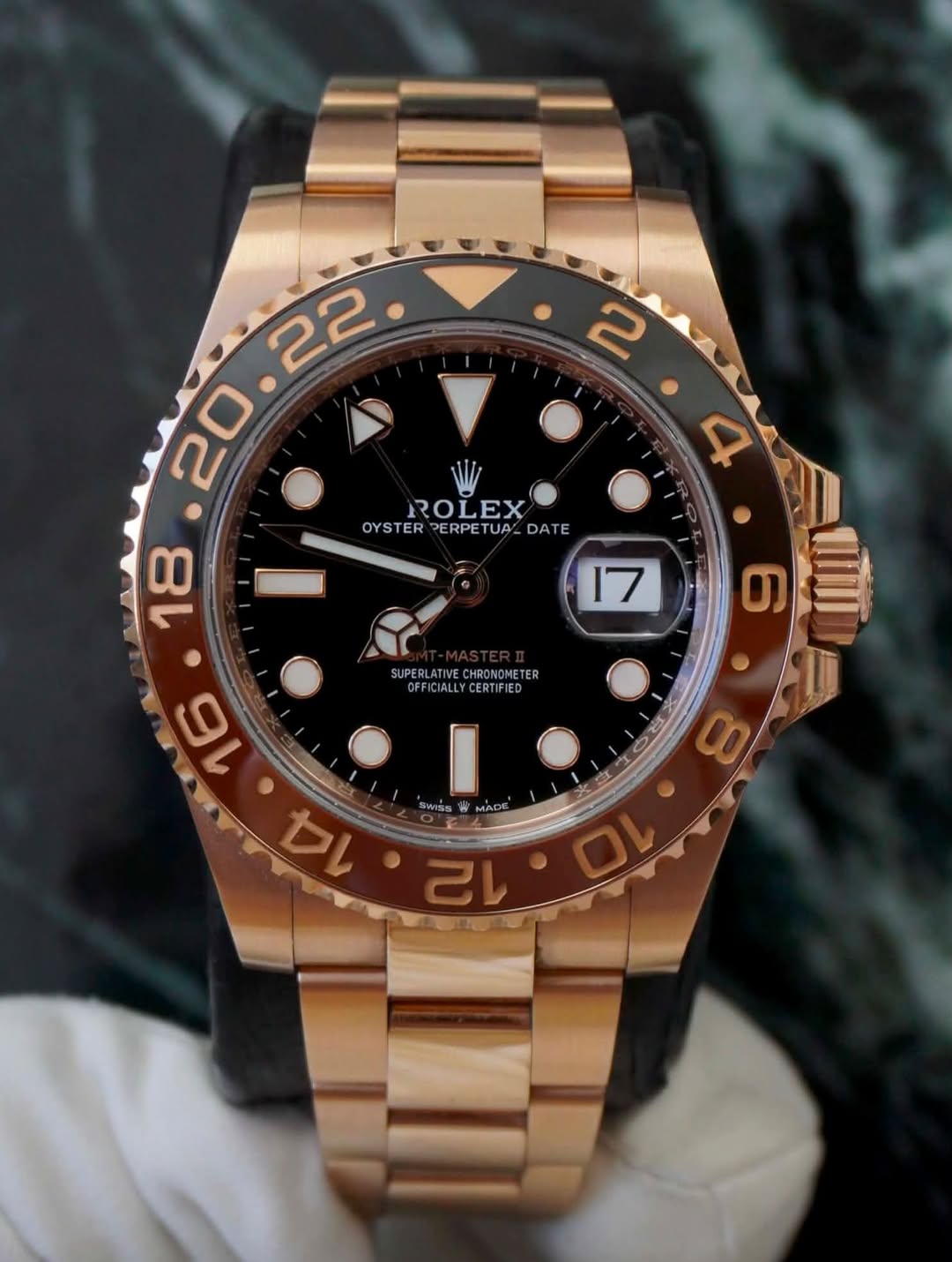 May be an image of wrist watch and text that says ' ROLEX OYSTER PERPE TUAZ DATE 4 17 6 SUPERLATINECHRONOMETER SUPERLATINECHR VECH HRONOMETER OFFICIALL OFFICIALLYCERTIFIE SUPLER…