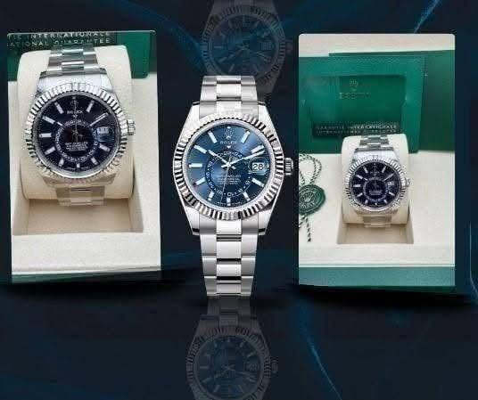 May be an image of wrist watch and text that says 'I L ኃው G 28 T E'