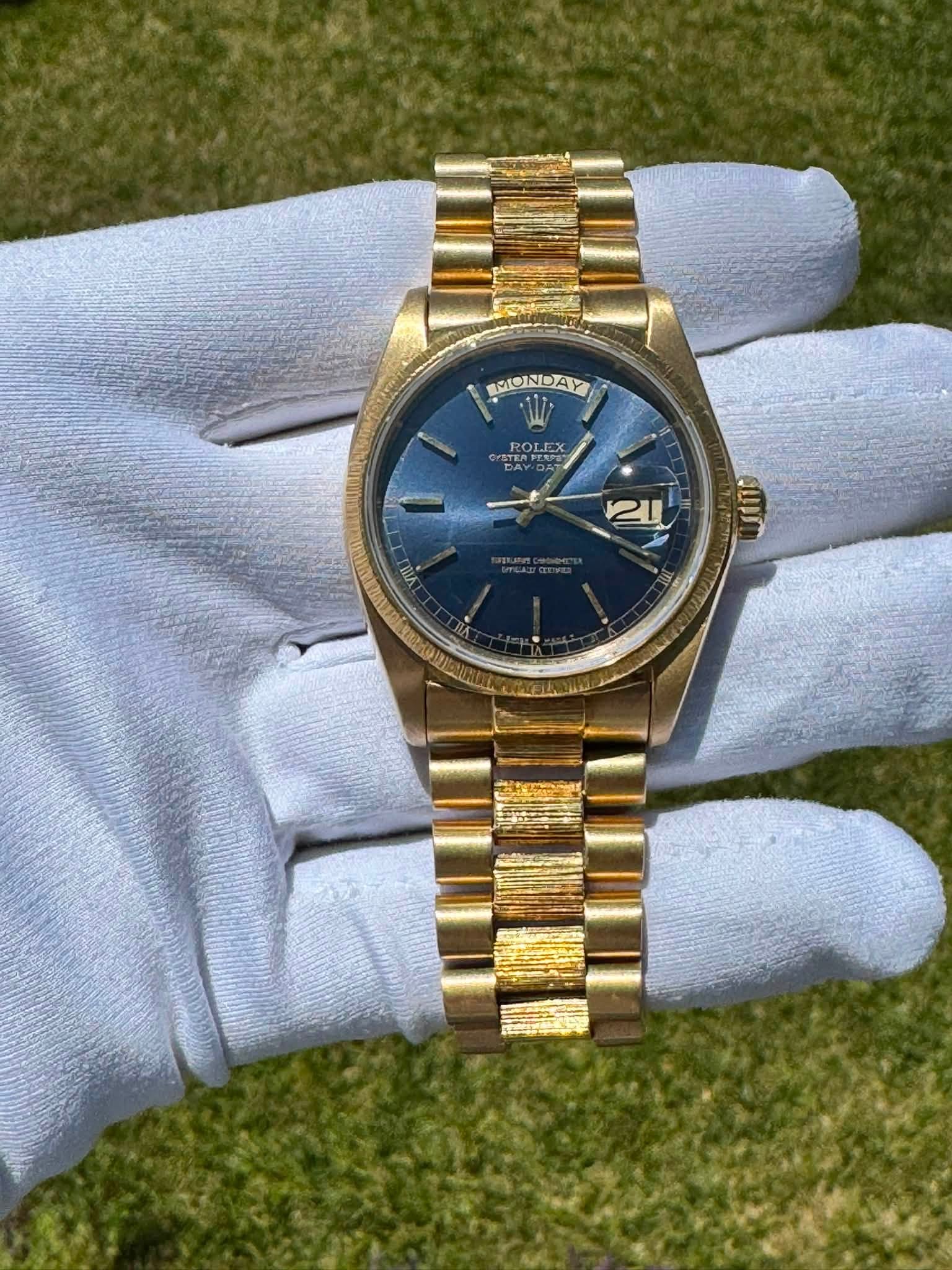 May be an image of wrist watch and text that says 'MONDAY ROLEX YSTERPER 2u 2U แ!แต'
