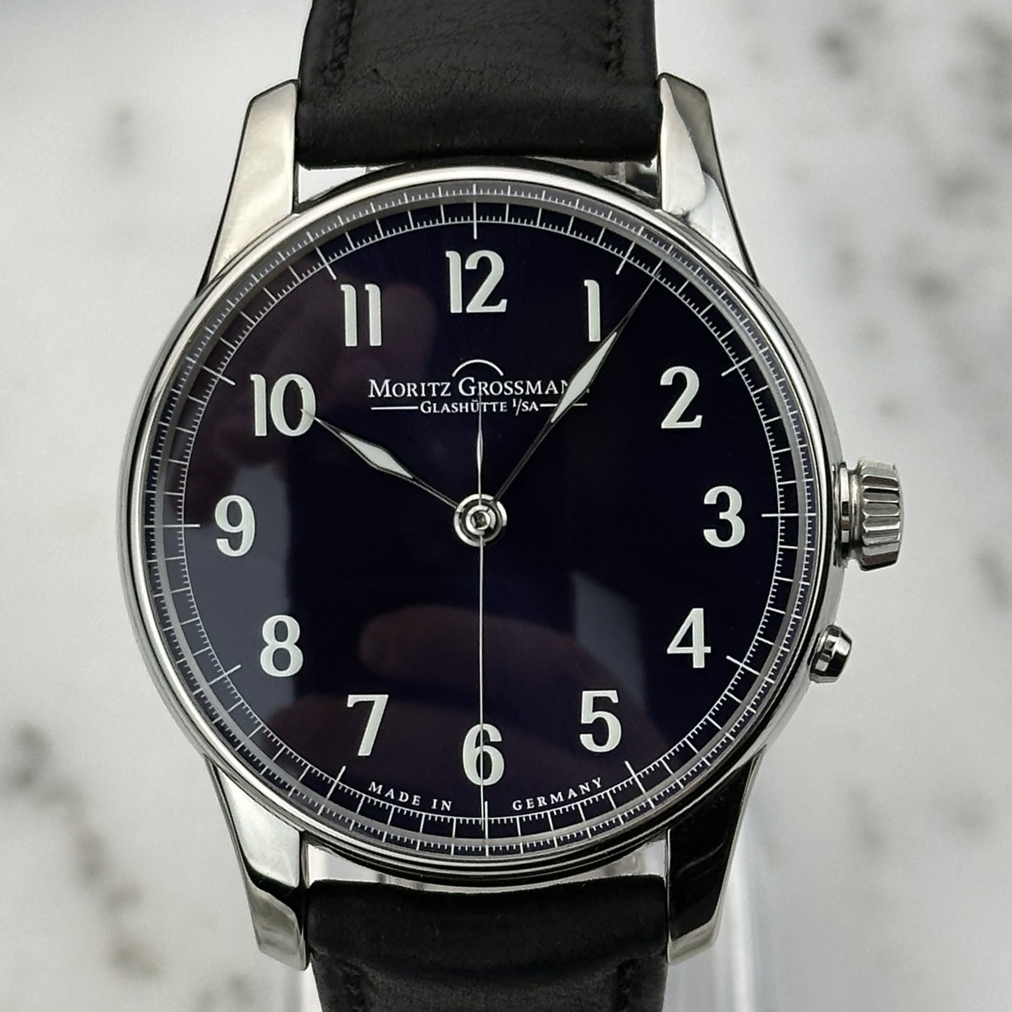 May be an image of wrist watch and text that says 'alee MORITZGROSSMA MORITZ GROSSMAN GROSSMAN GL LASHUTT /SA- 2 9 3 Wmmn mسادة 8 4 7 5 TP 765 6 TYFT MAD DE IN M GERMANY'
