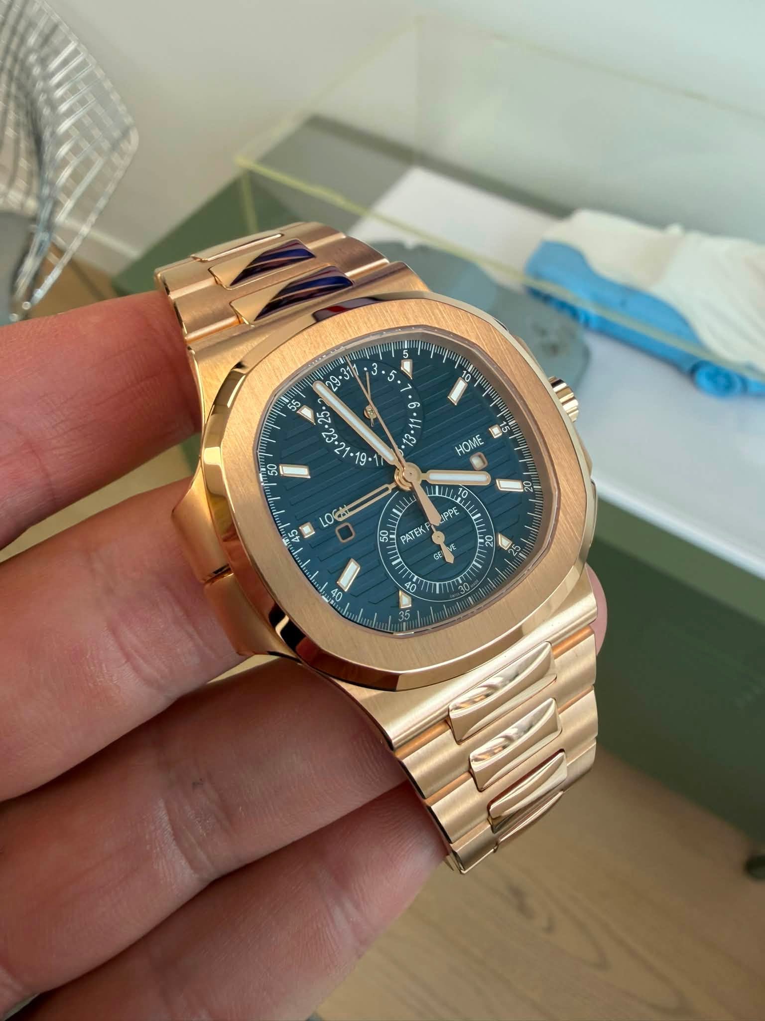 May be an image of wrist watch and text that says '10 29. P 55 C23-21-19° S2- " 50 HOME LO PPE のり PATEK 40 송-'
