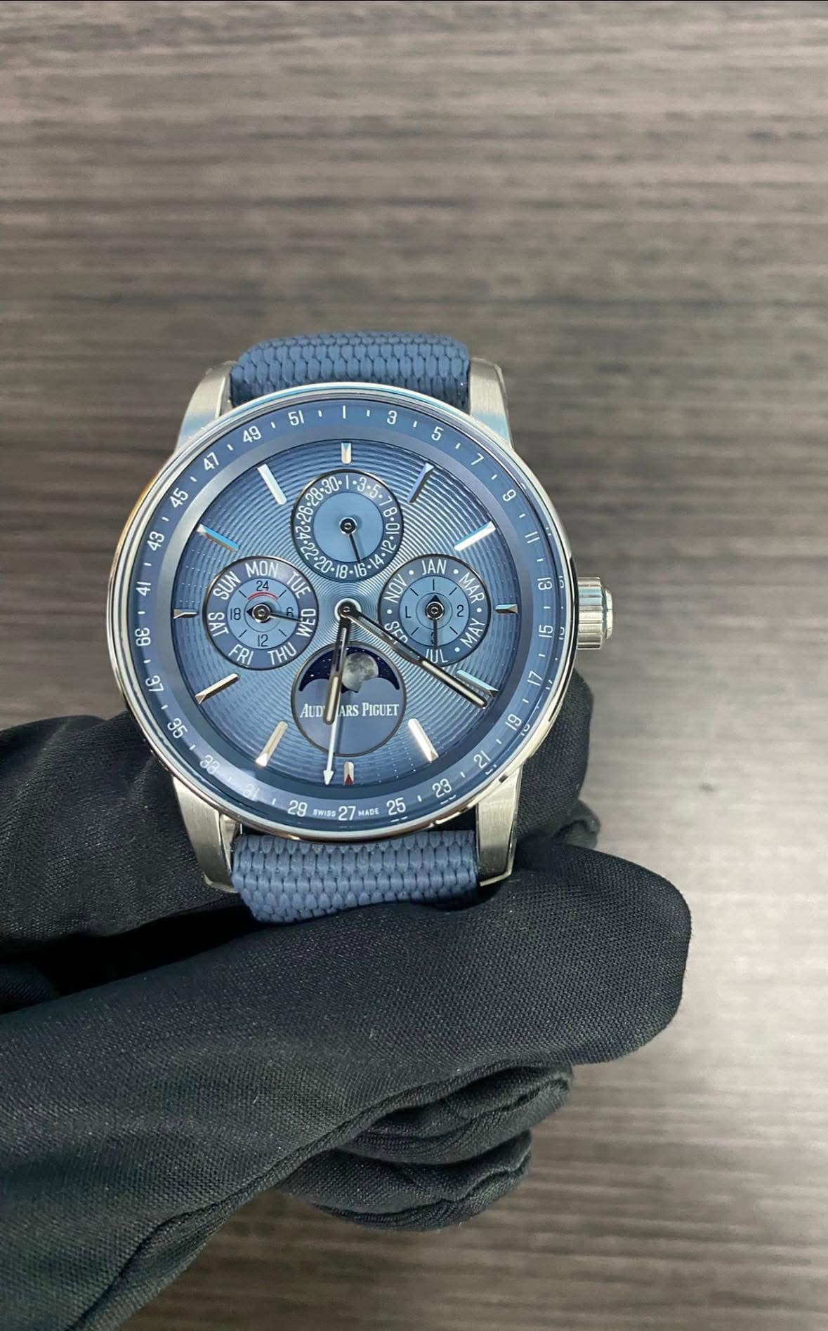 May be an image of wrist watch and text that says '51 I :5- 80 B 2+ " / JAN MAR NOV ሆድጋ SEP MAY ار 68 SUN MO INS WED FRI THU 13 LB 19 ACU ARS PIGUET 36 38 L1 19 ন 2g mmat2 23…