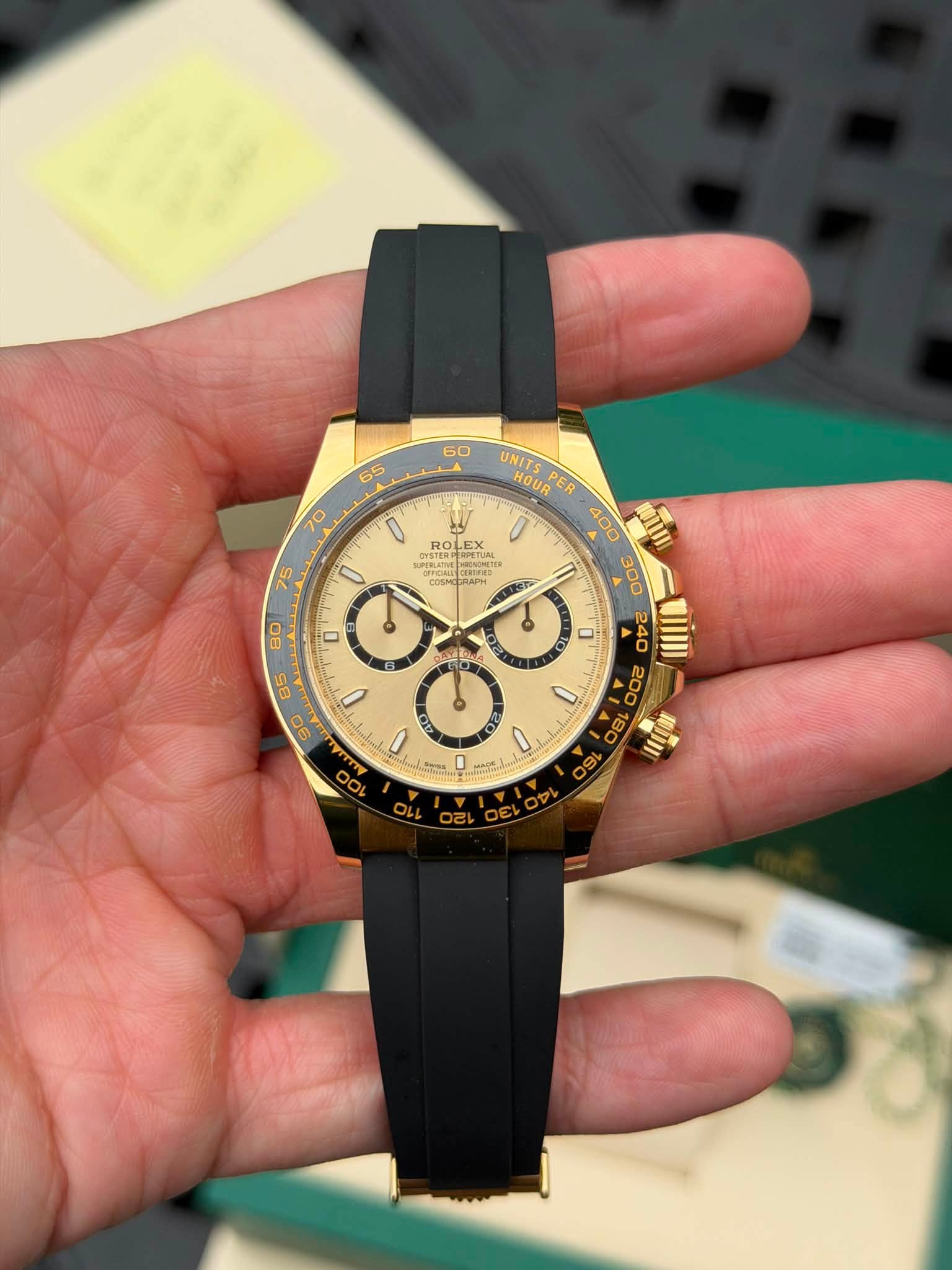 May be an image of wrist watch and text that says ' Crsted YSTERSEOPETUM ROLEX 75 D UNITS HOUR PER 400 TUI ИOи 160 σι DO o 0 20 र 0'