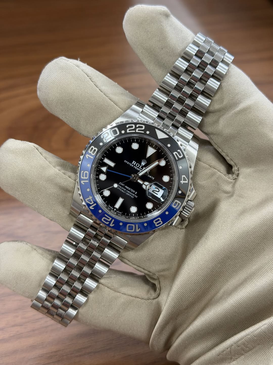 May be an image of wrist watch and text that says '22 • 18 OYST VST HO RPC ROL o 一 ٣ ۰ 16 4 -MASTERS ERS PATE 2 6 S UIm 14 2 10'