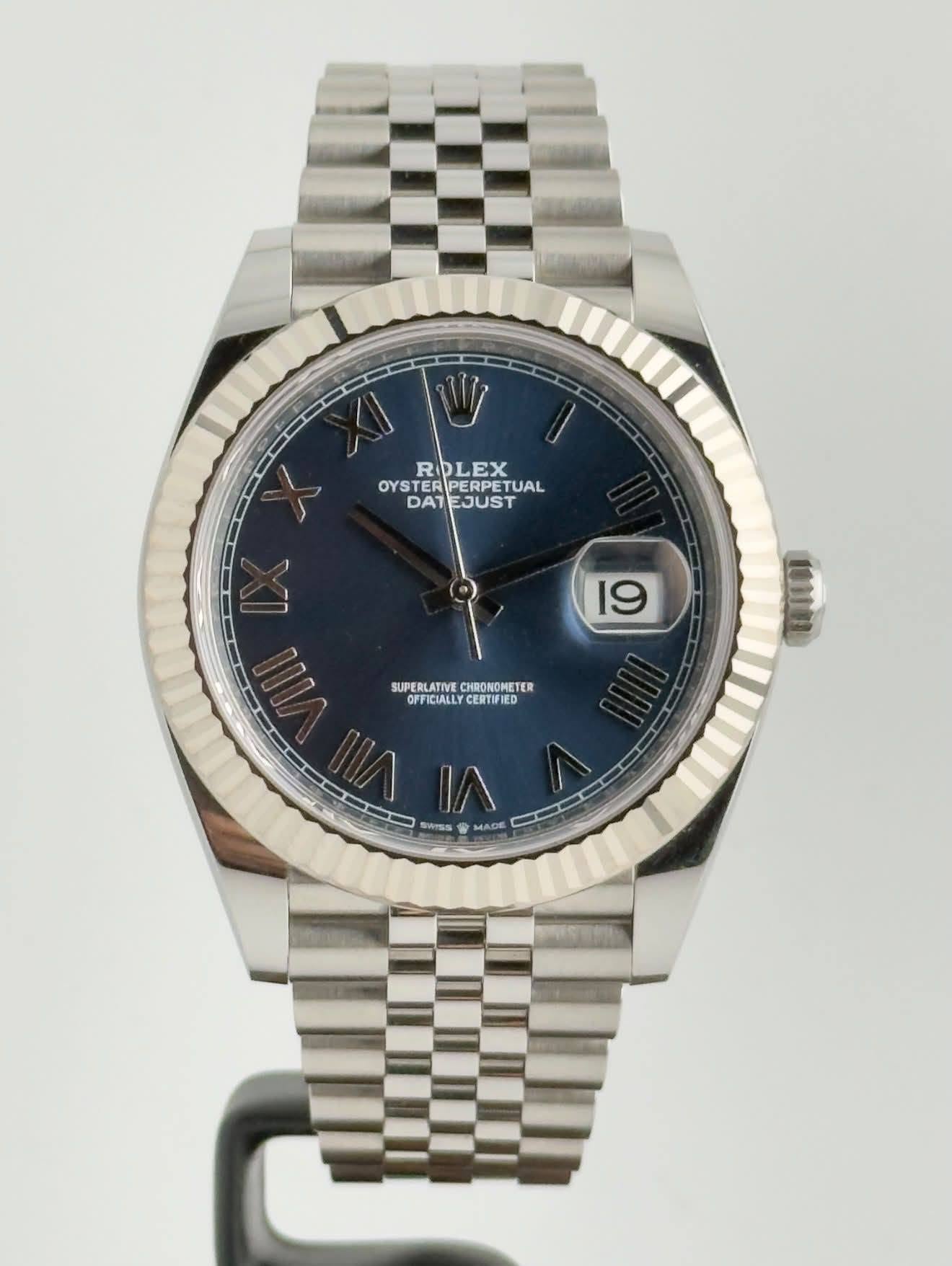 May be an image of wrist watch and text that says 'RODLEX OYSTER OYSTERPERPE PERPETUAL OYSTERPERPETUAL TUAL DATEJUST DAT EJUST 19 T TL. SUPERLLER SUPERLATVECHRONOMIETER SUPERLATIVE…