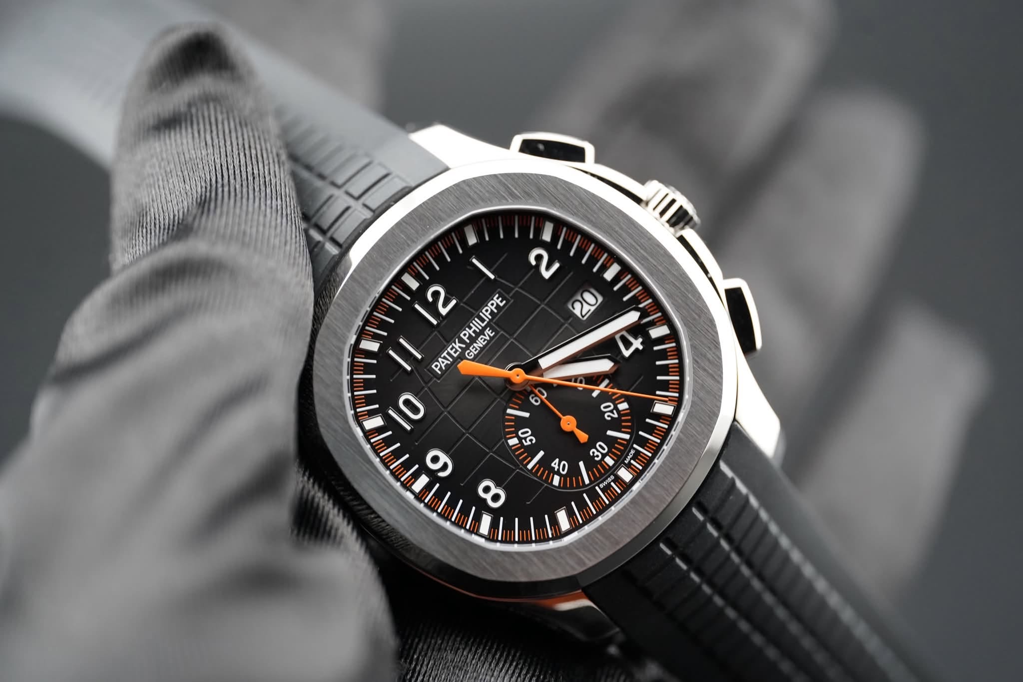 May be an image of wrist watch and text that says '2 12 PHILIPPE PATEKPHILIPPE PPE PATEK GENEVE GENEVE ح O 40 8'
