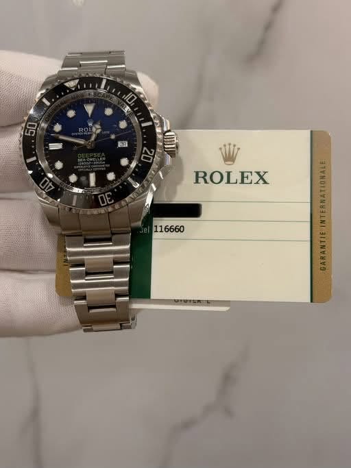 May be an image of wrist watch and text that says 'и. 50 31 ROLEX 116660 An'