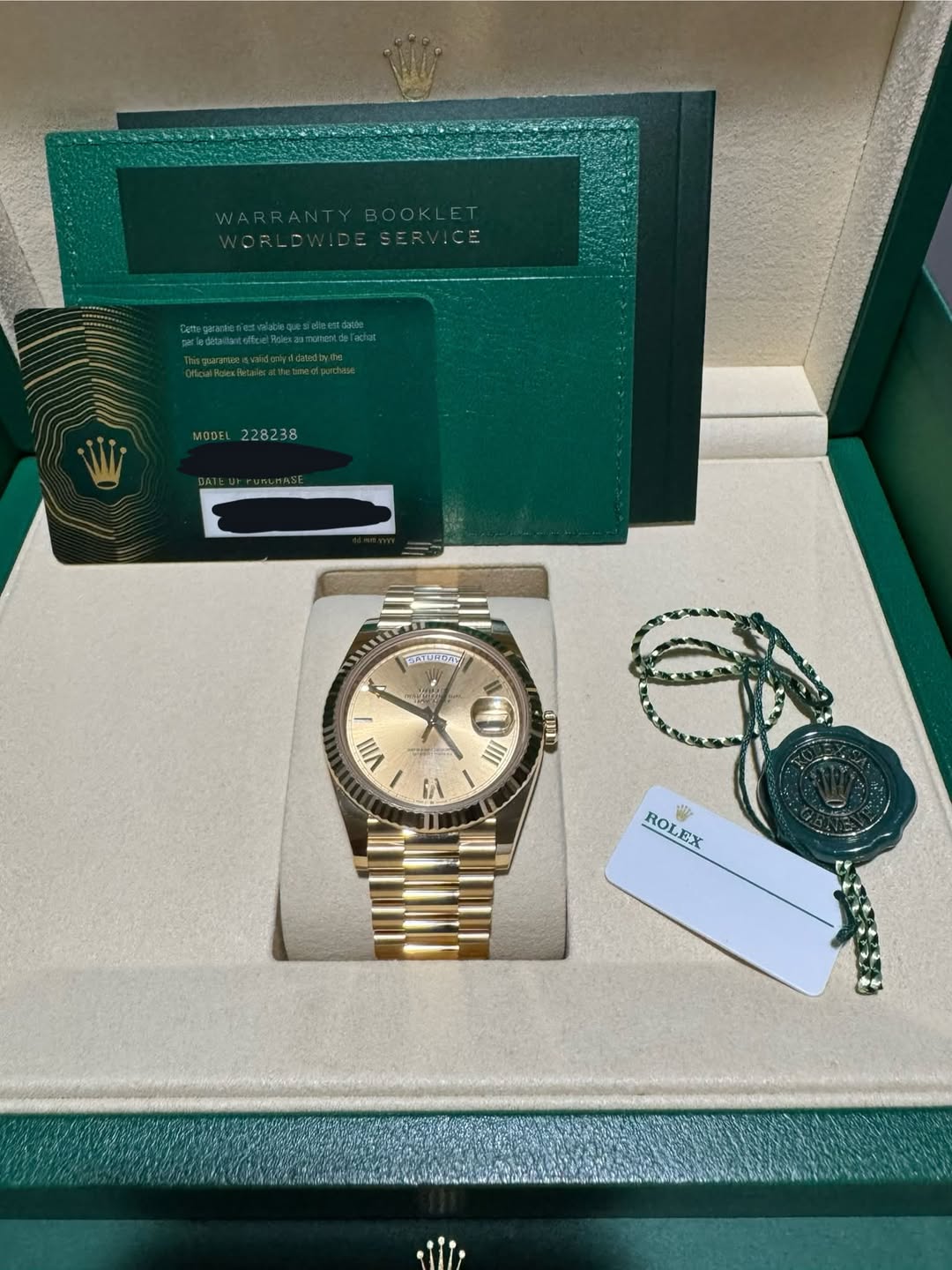 May be an image of wrist watch and text that says 'MOBEL228238 MODEL 228238 PATUHAT " ብ 림 LOE I IIII E VIII ROL ROLEX EX'