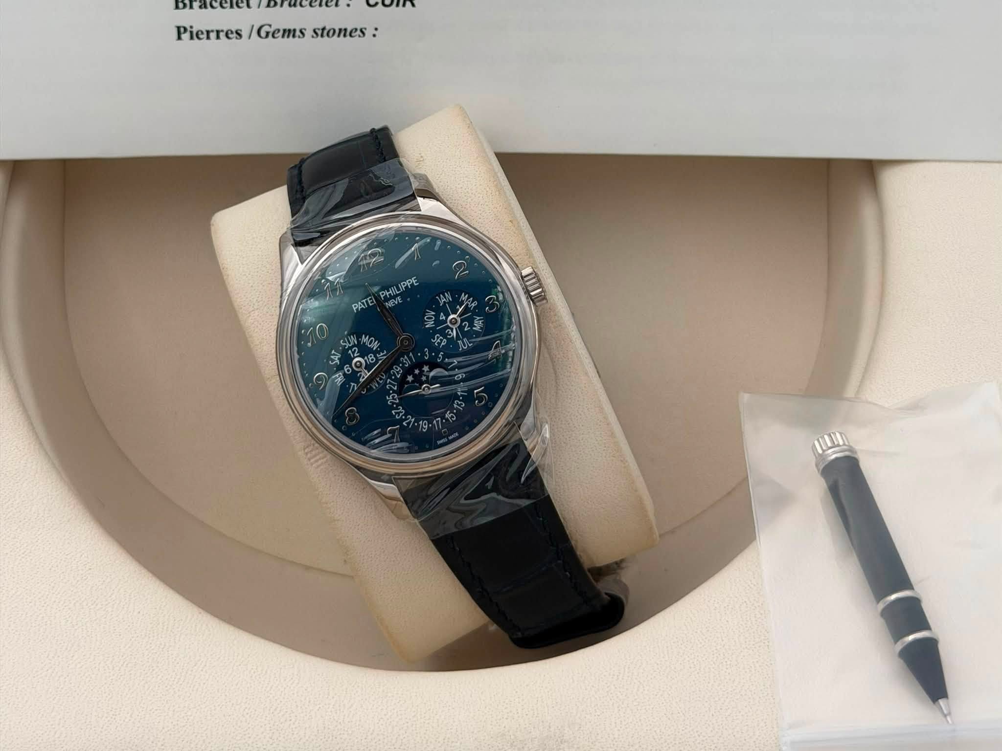 May be an image of wrist watch and text that says 'a Pierres /Gems stones Pierres/Gemsstones: : PAT: INI'