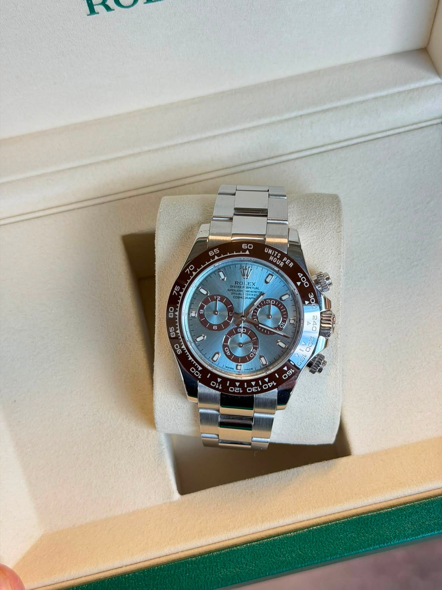 May be an image of wrist watch and text that says 'H UNIT HOUMER HOUR 400 30 LEX ክቪል T 한 05 6 ! a O বল 240 8 ٥ 0 0 M ロ℃い'