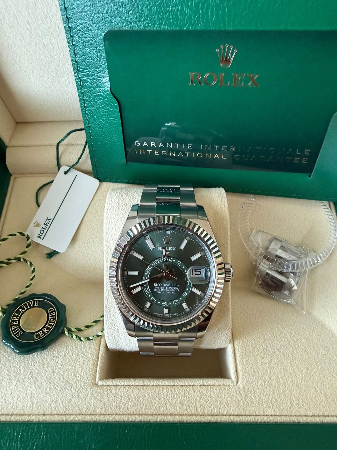 May be an image of wrist watch and text that says 'GARANTIEINTE GARANTIE INTER INTERNATIONAL INT INTERNAT TIONAL RO ROLEX EX F LEX 22 14. ನಿ 5 RACERRO 3 ・ 20 + កនា バ 대 CELET SUP…