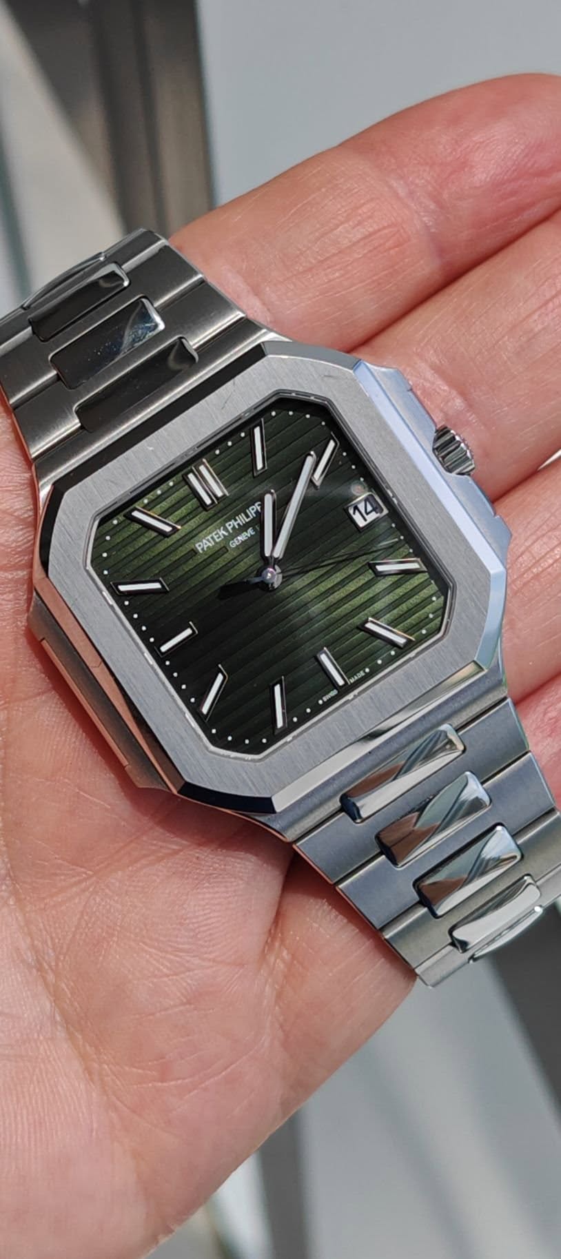 May be an image of digital watch and text that says '4 II PHILIPF PATEK GENE GENEVE ዕ MADE•'